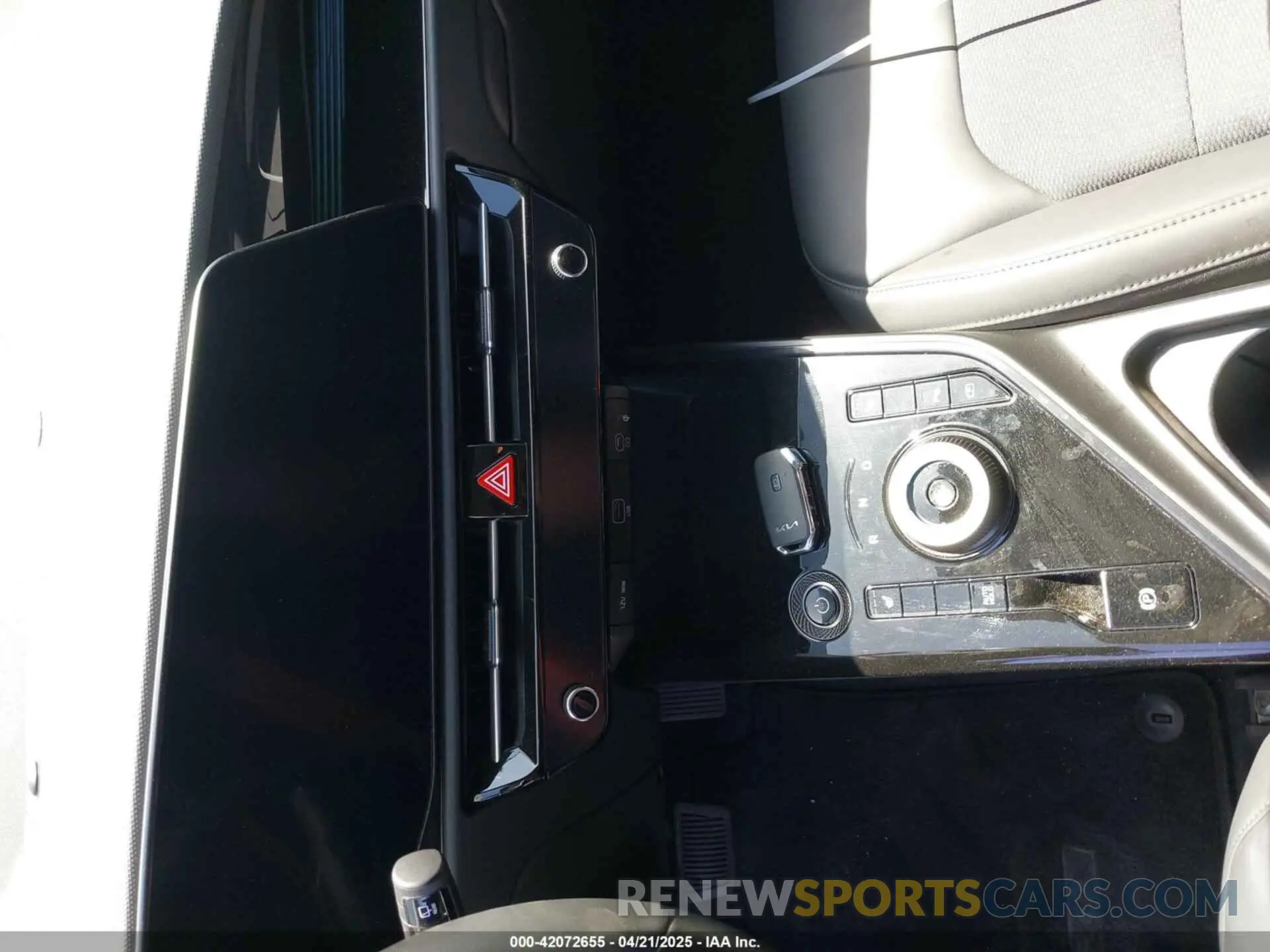 11 Photograph of a damaged car KNDCR3L10R5091750 KIA NIRO EV 2024