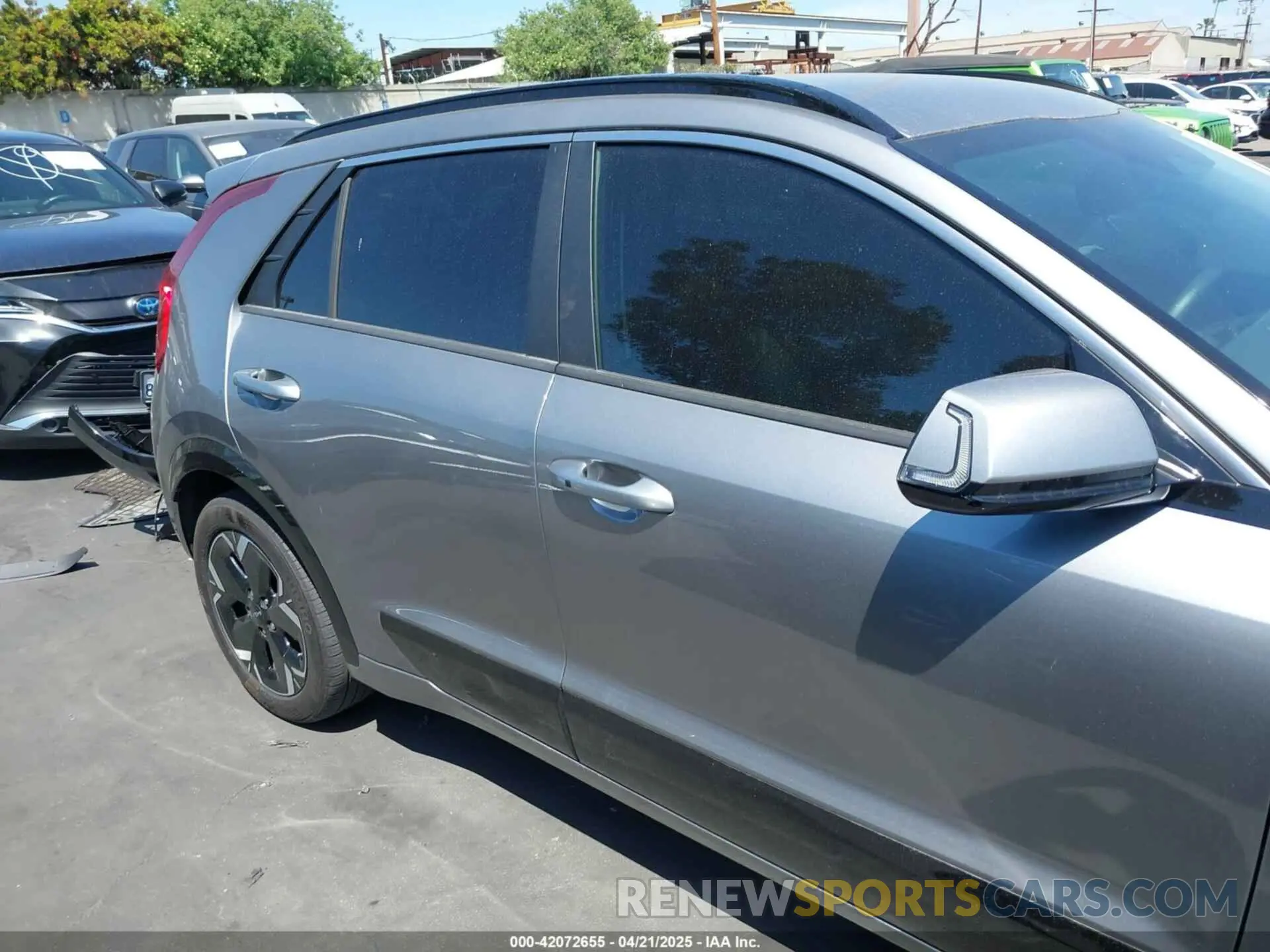 14 Photograph of a damaged car KNDCR3L10R5091750 KIA NIRO EV 2024
