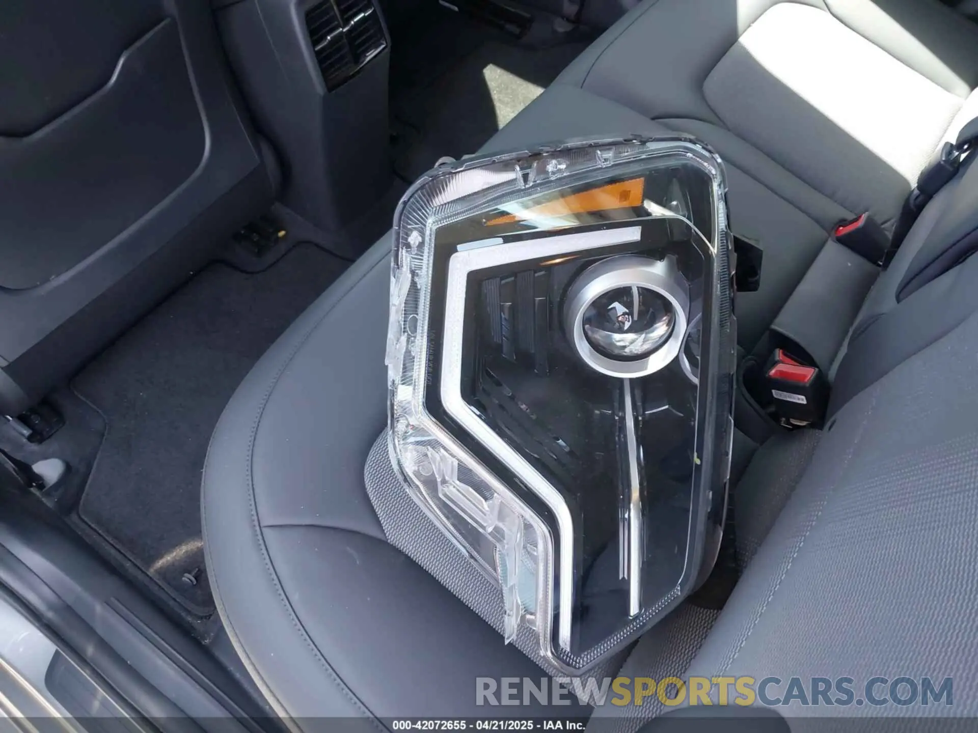 24 Photograph of a damaged car KNDCR3L10R5091750 KIA NIRO EV 2024