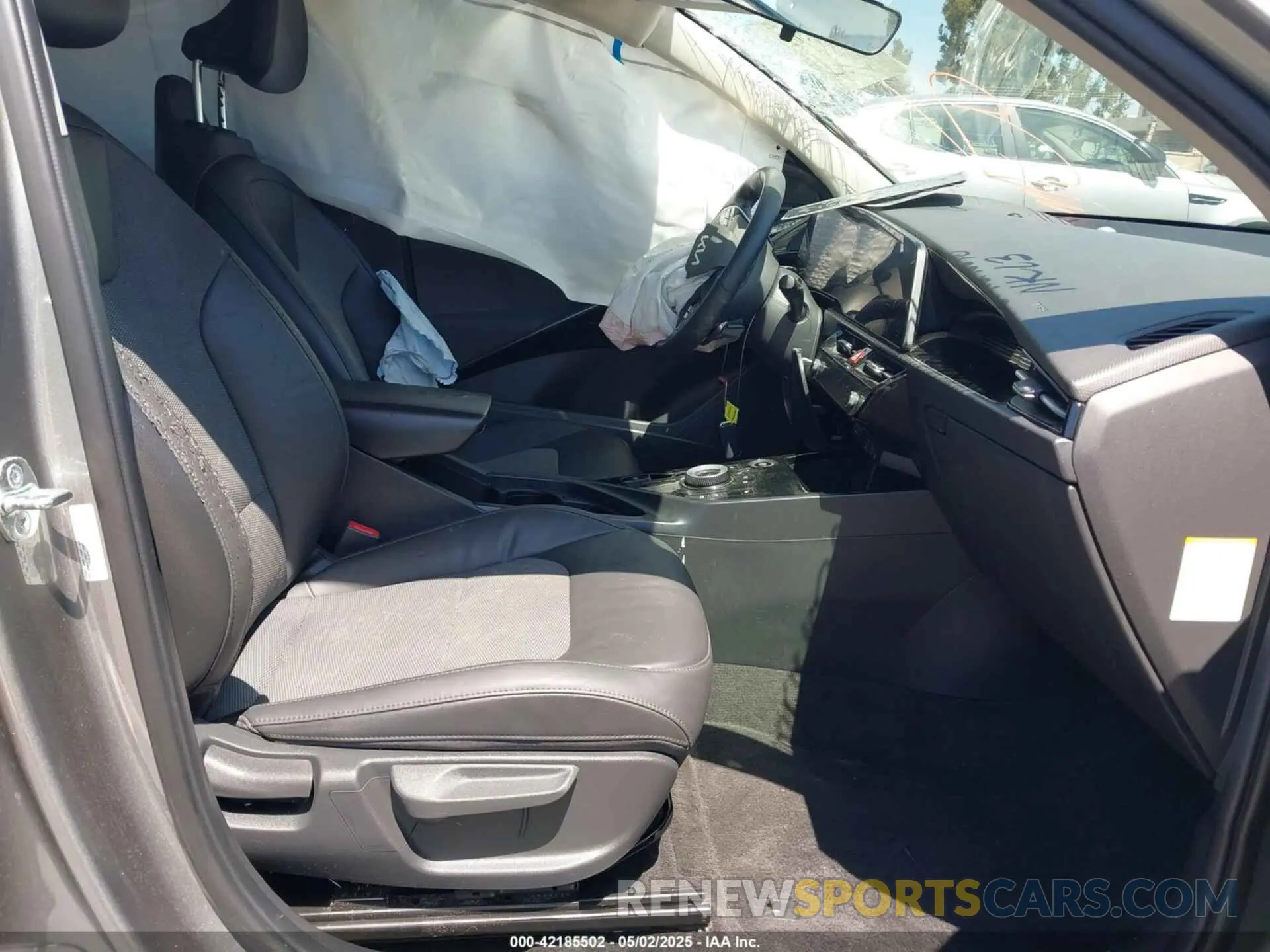 5 Photograph of a damaged car KNDCR3L13R5082380 KIA NIRO EV 2024