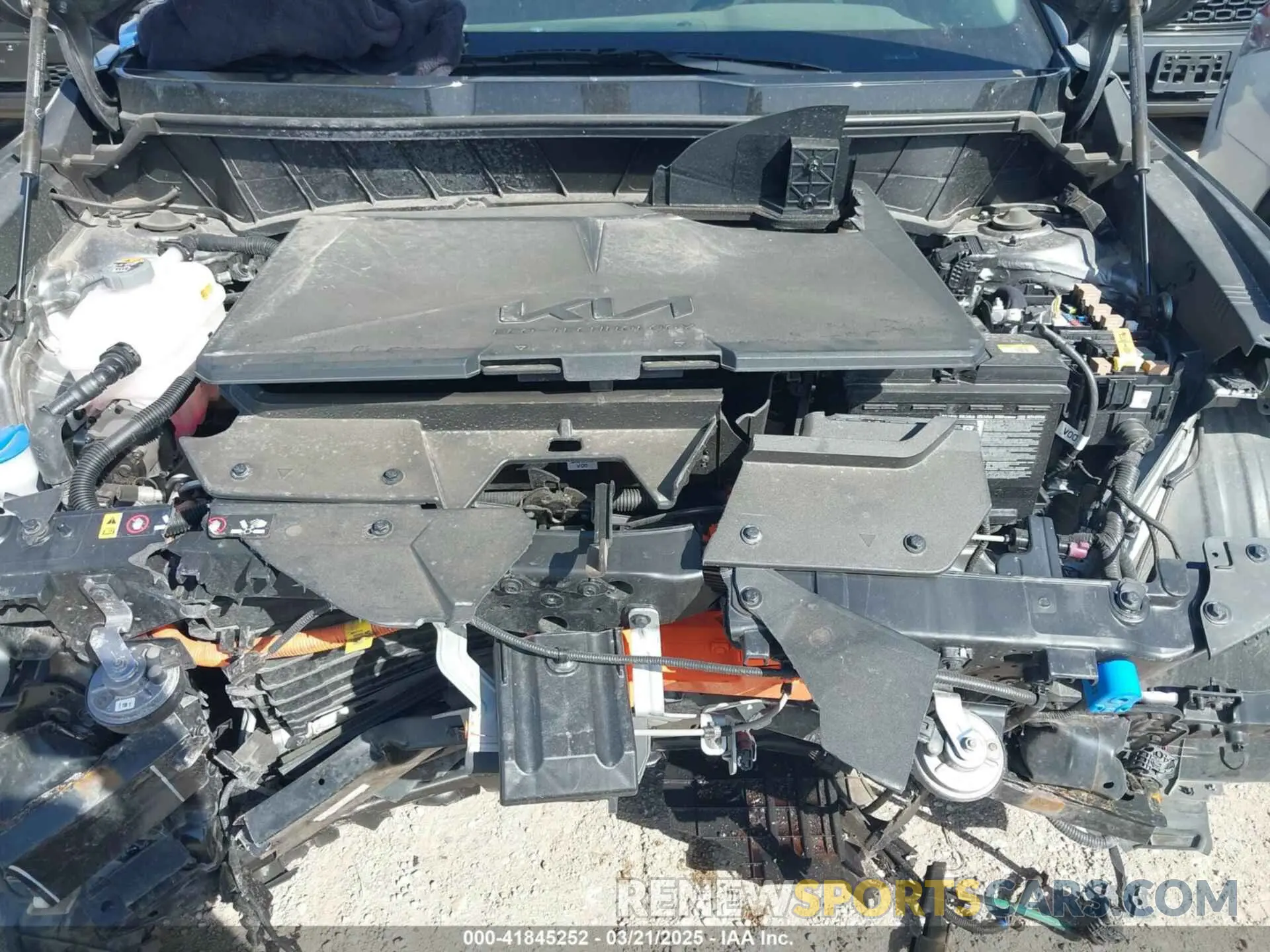 10 Photograph of a damaged car KNDCR3L13R5097820 KIA NIRO EV 2024