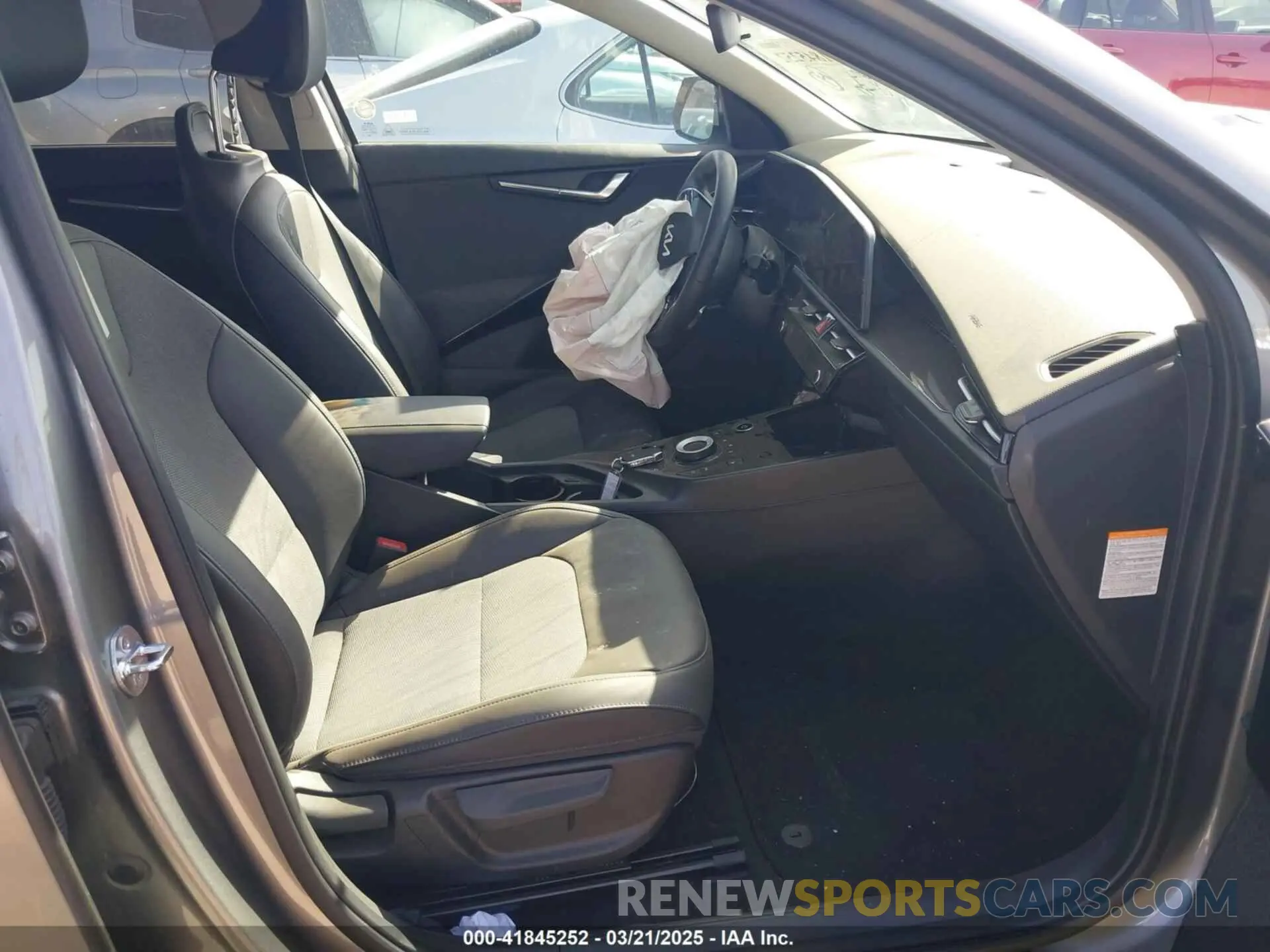 5 Photograph of a damaged car KNDCR3L13R5097820 KIA NIRO EV 2024