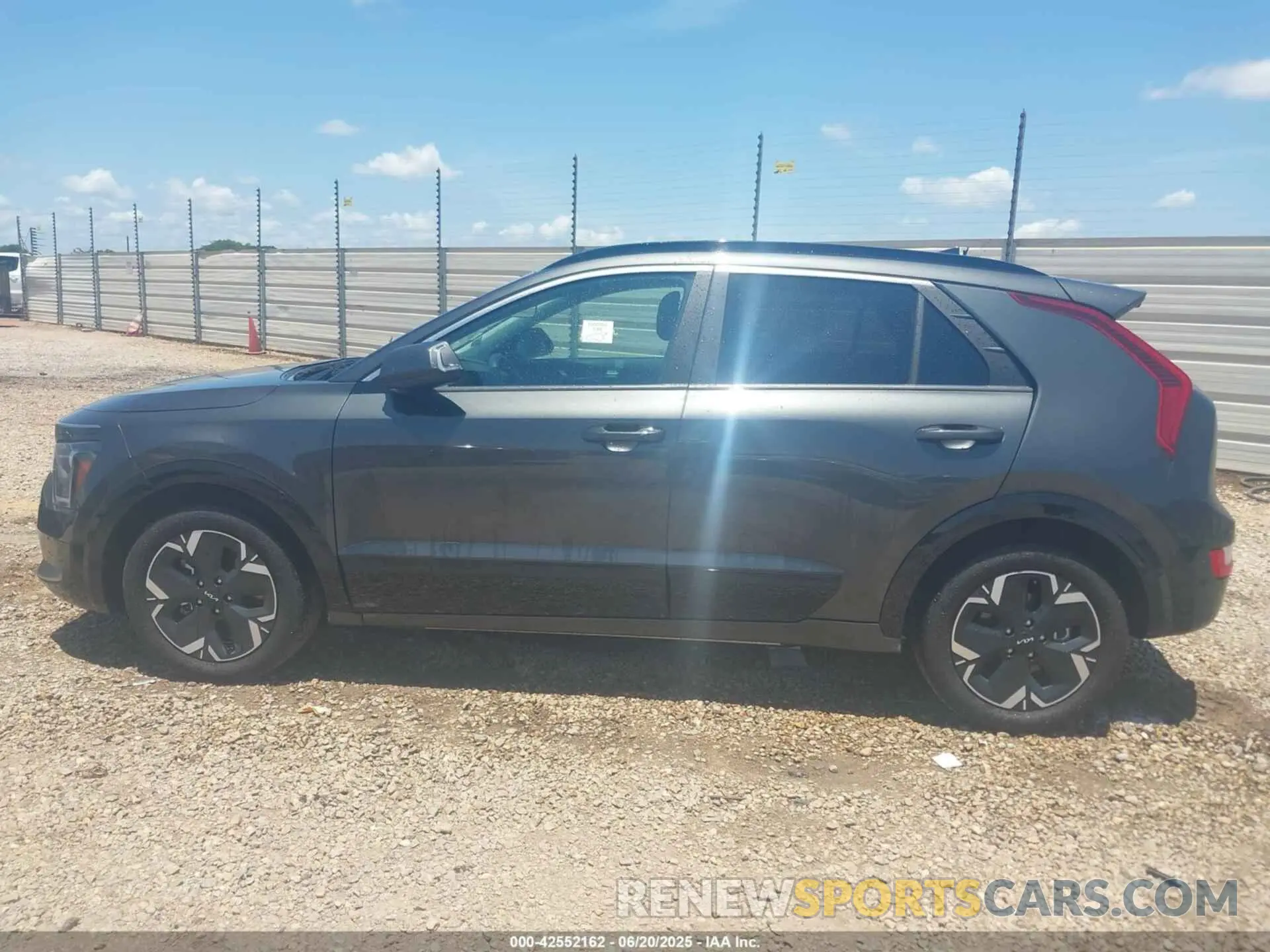 14 Photograph of a damaged car KNDCR3L16R5091302 KIA NIRO EV 2024