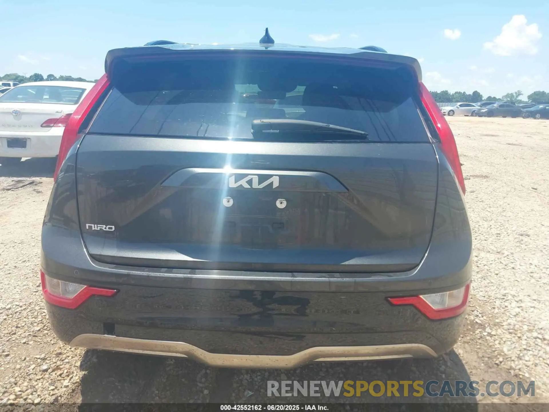 16 Photograph of a damaged car KNDCR3L16R5091302 KIA NIRO EV 2024