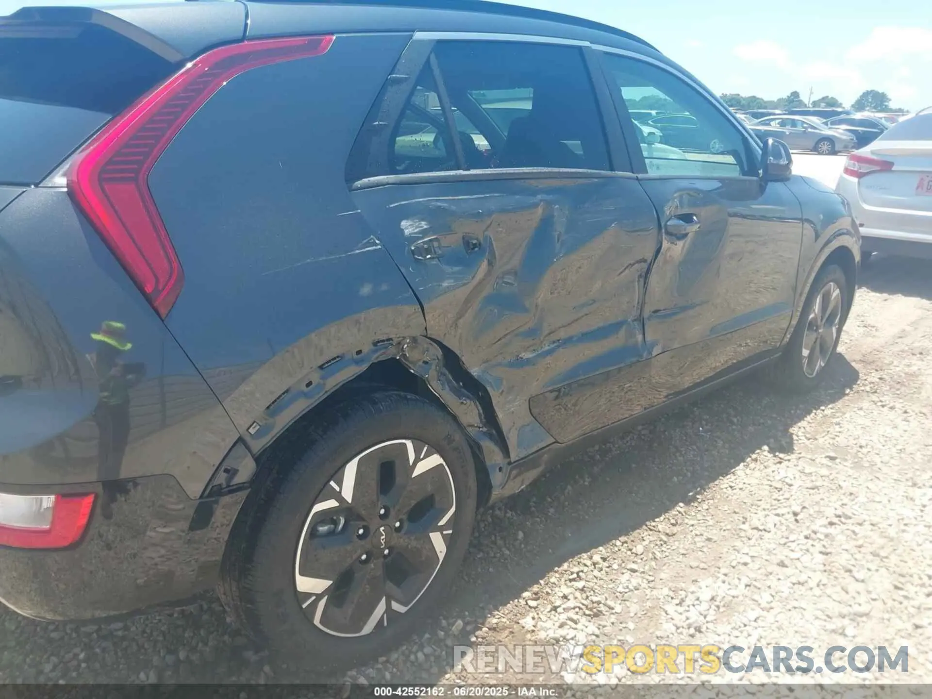 6 Photograph of a damaged car KNDCR3L16R5091302 KIA NIRO EV 2024