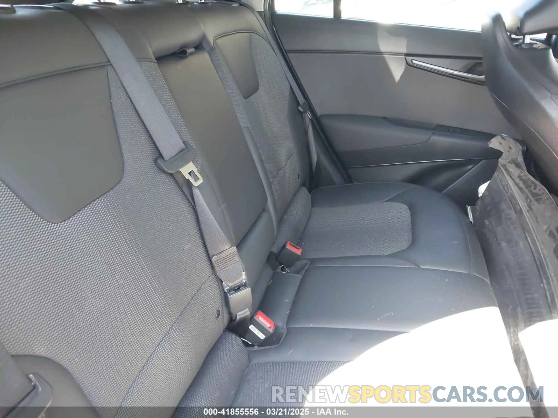 8 Photograph of a damaged car KNDCR3L18R5122159 KIA NIRO EV 2024