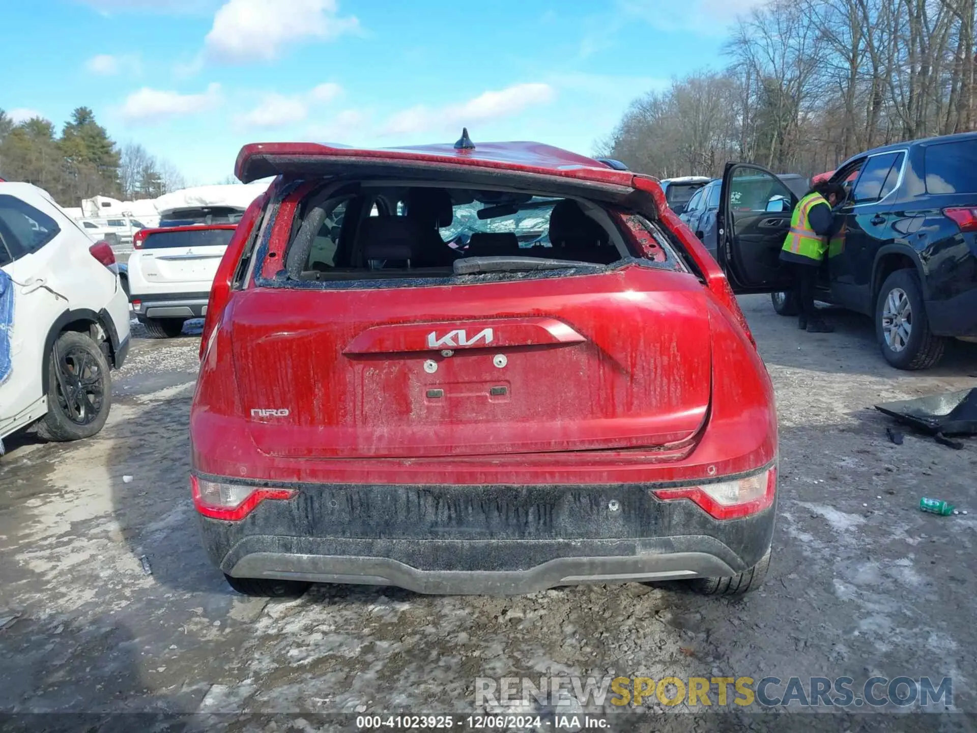 15 Photograph of a damaged car KNDCR3L19R5091214 KIA NIRO EV 2024