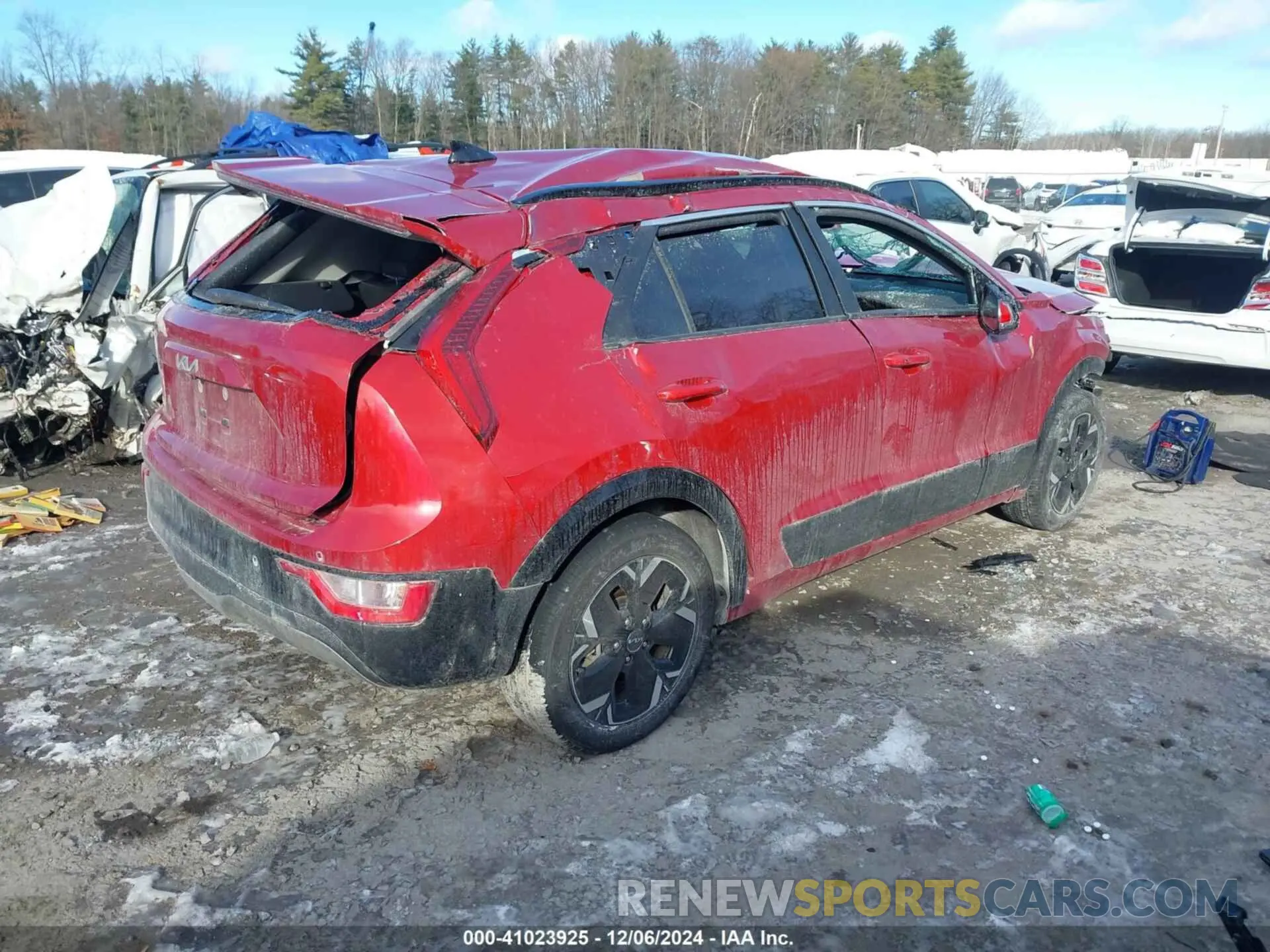 4 Photograph of a damaged car KNDCR3L19R5091214 KIA NIRO EV 2024