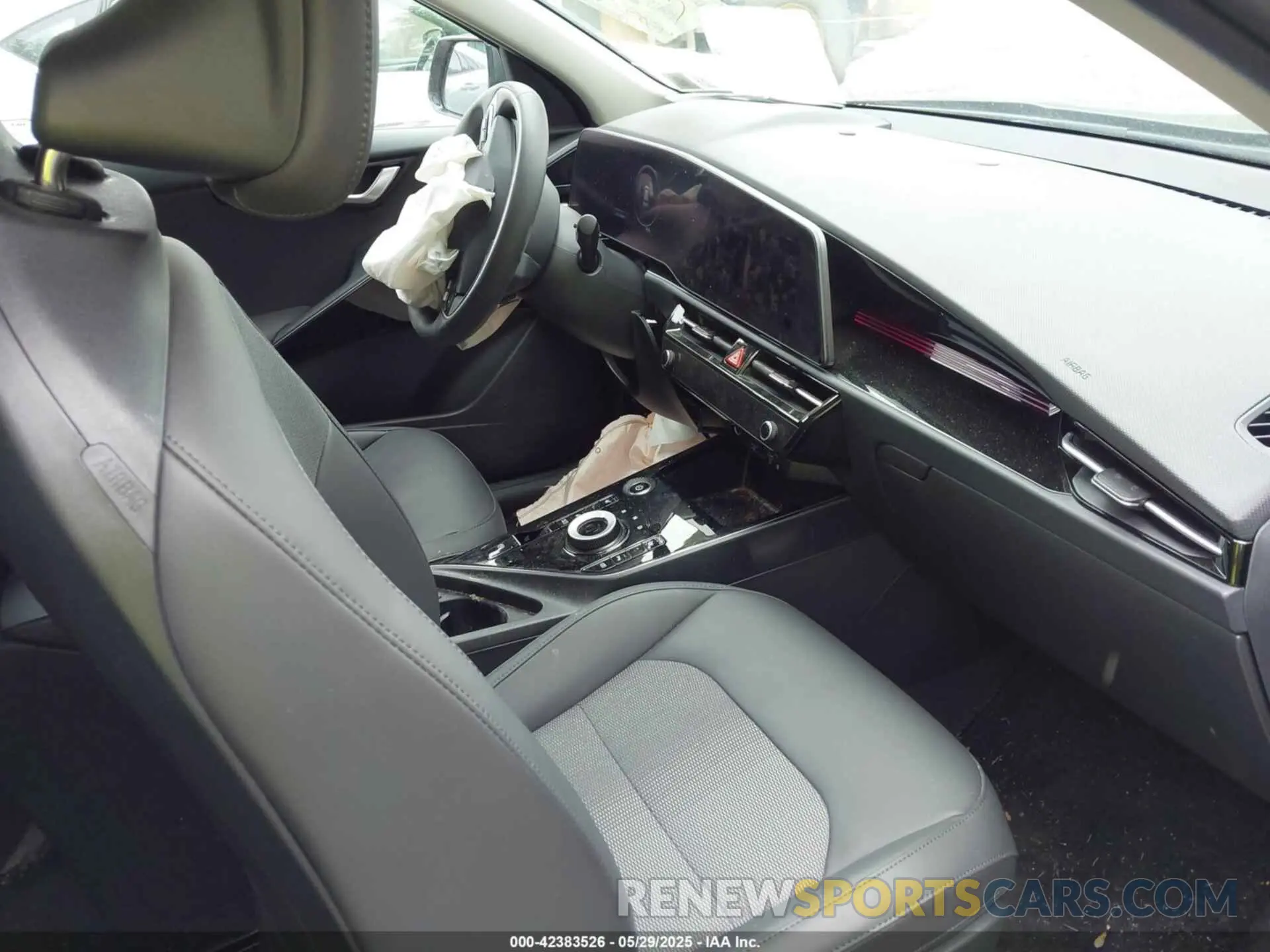 5 Photograph of a damaged car KNDCR3L11S5139228 KIA NIRO EV 2025