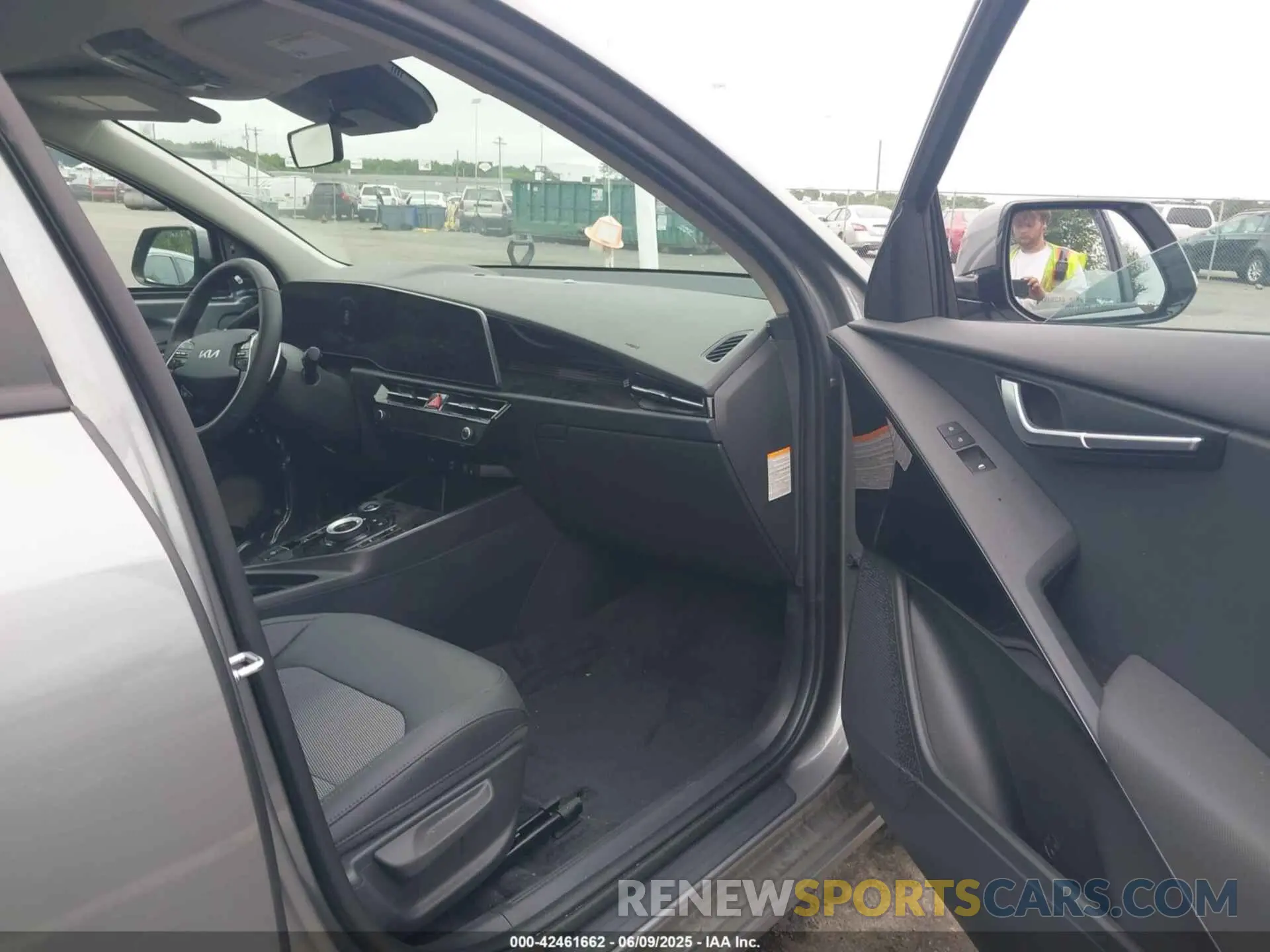 5 Photograph of a damaged car KNDCR3L18S5133832 KIA NIRO EV 2025