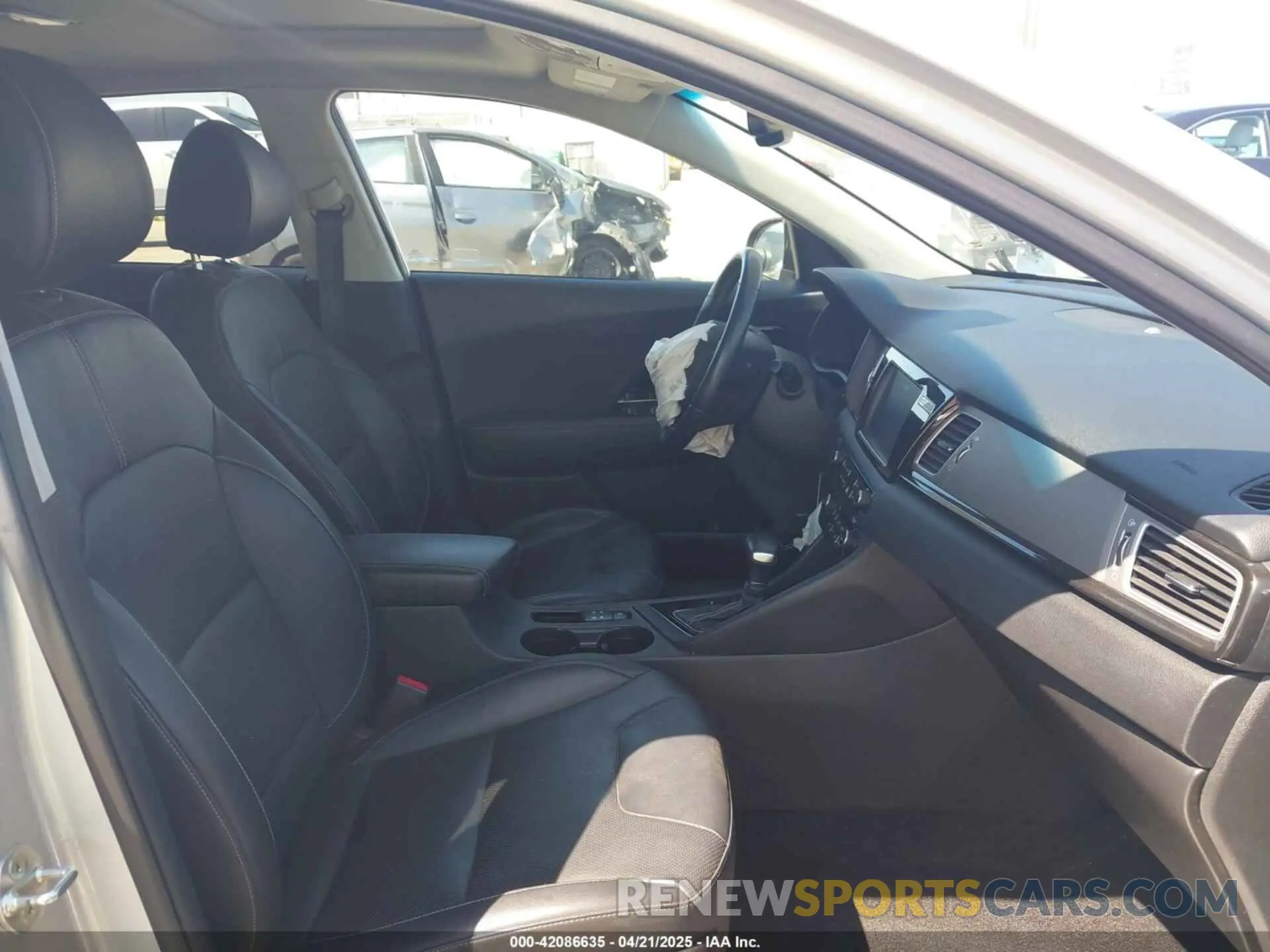 5 Photograph of a damaged car KNDCC3LD8K5315199 KIA NIRO PLUG-IN HYBRID 2019