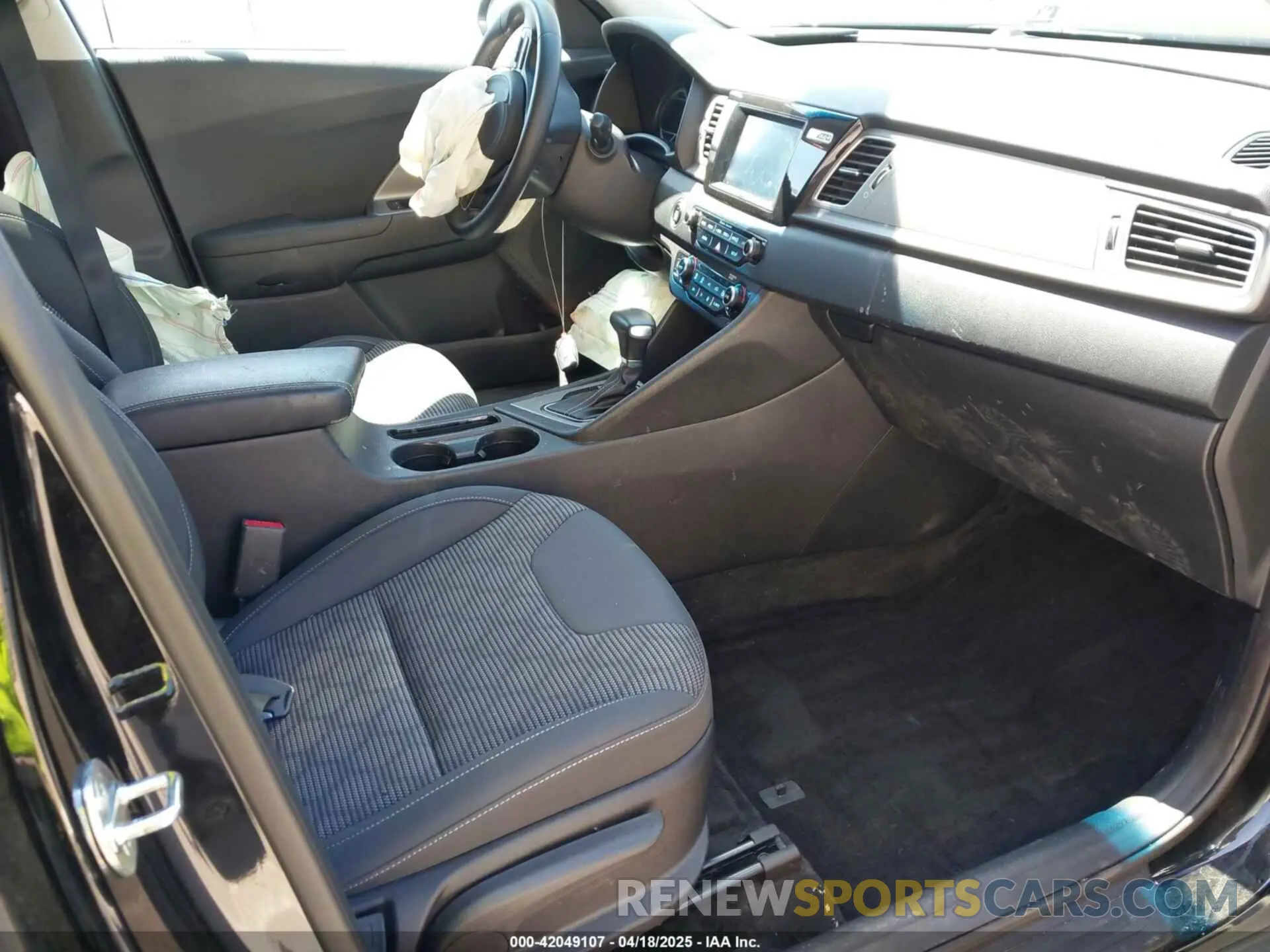 5 Photograph of a damaged car KNDCM3LDXK5290027 KIA NIRO PLUG-IN HYBRID 2019