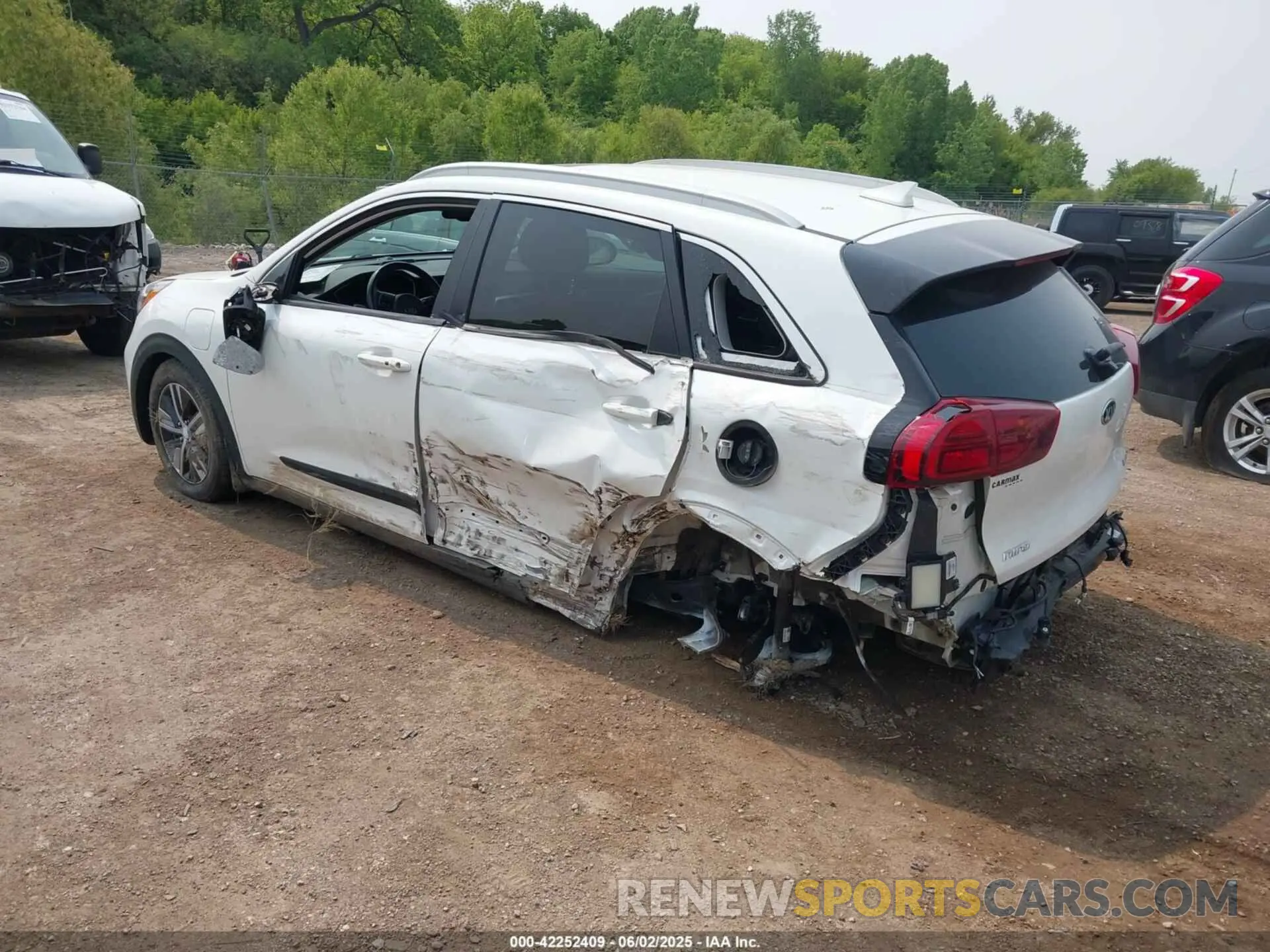 3 Photograph of a damaged car KNDCC3LD0L5439033 KIA NIRO PLUG-IN HYBRID 2020