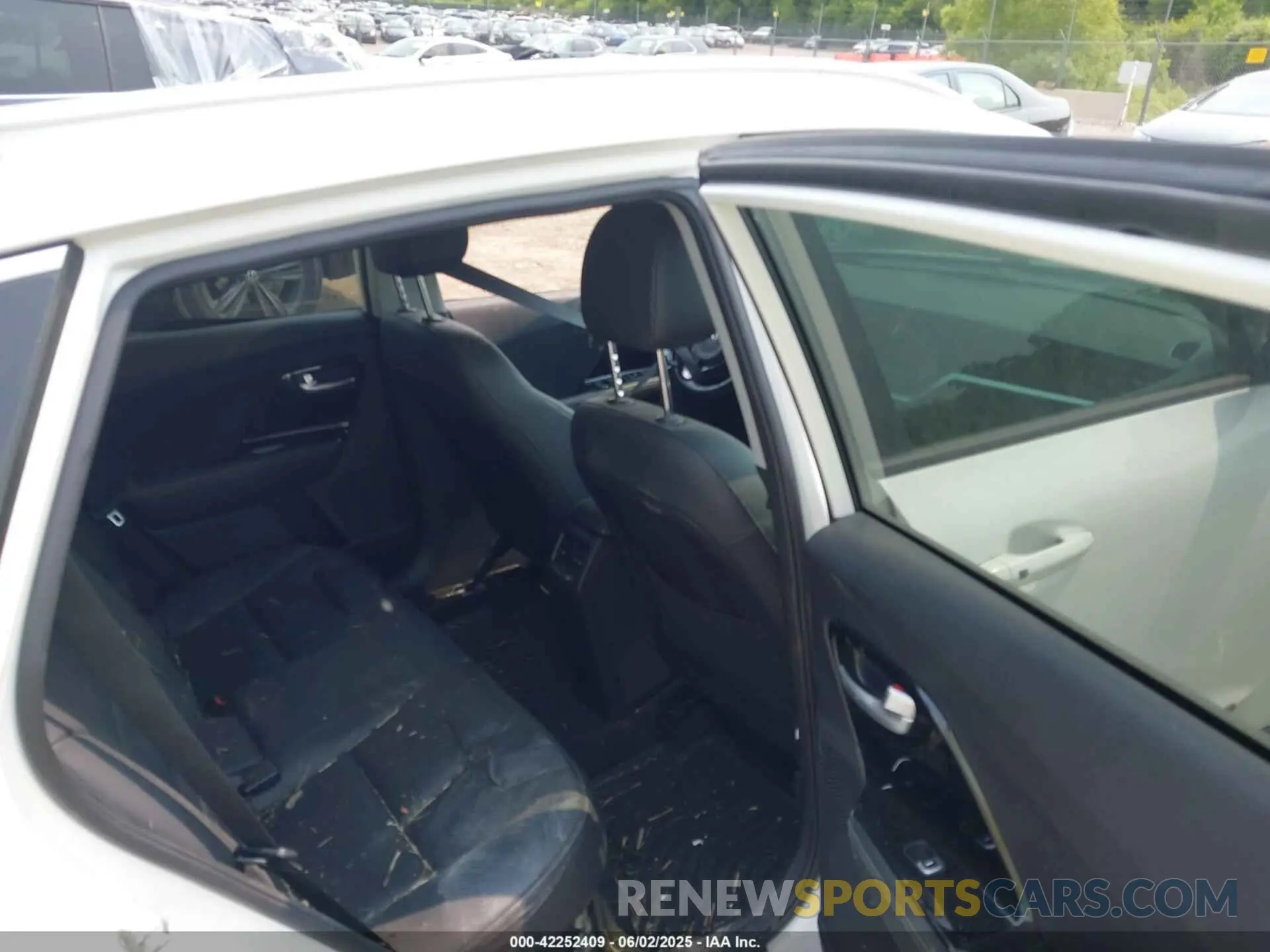 8 Photograph of a damaged car KNDCC3LD0L5439033 KIA NIRO PLUG-IN HYBRID 2020