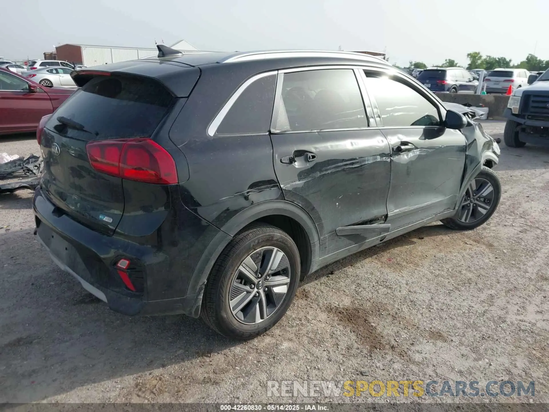 4 Photograph of a damaged car KNDCM3LD5L5391204 KIA NIRO PLUG-IN HYBRID 2020