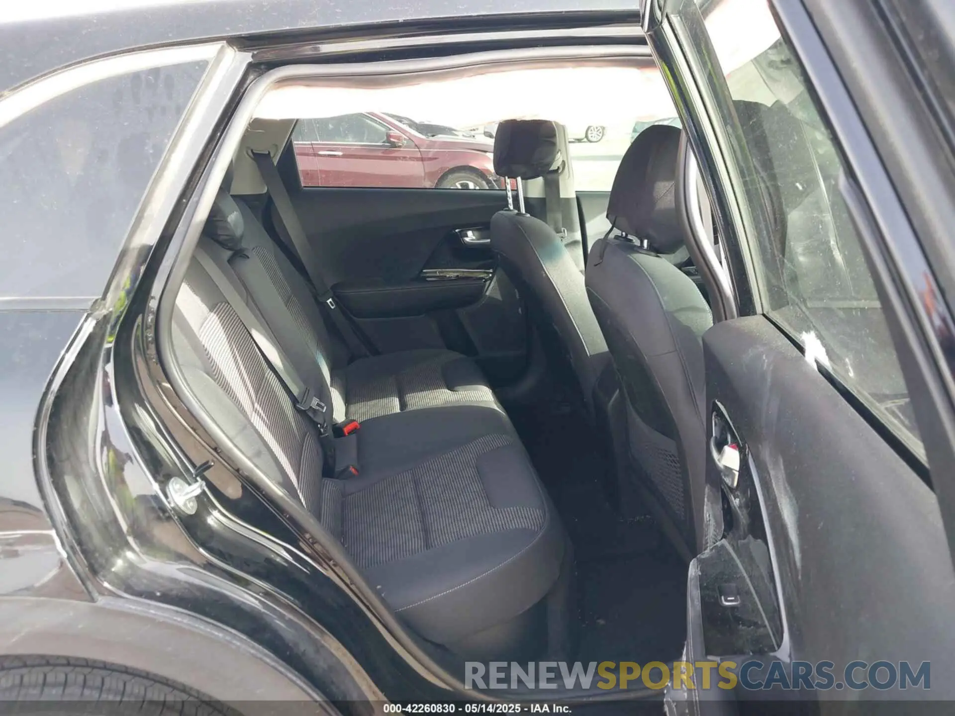 8 Photograph of a damaged car KNDCM3LD5L5391204 KIA NIRO PLUG-IN HYBRID 2020