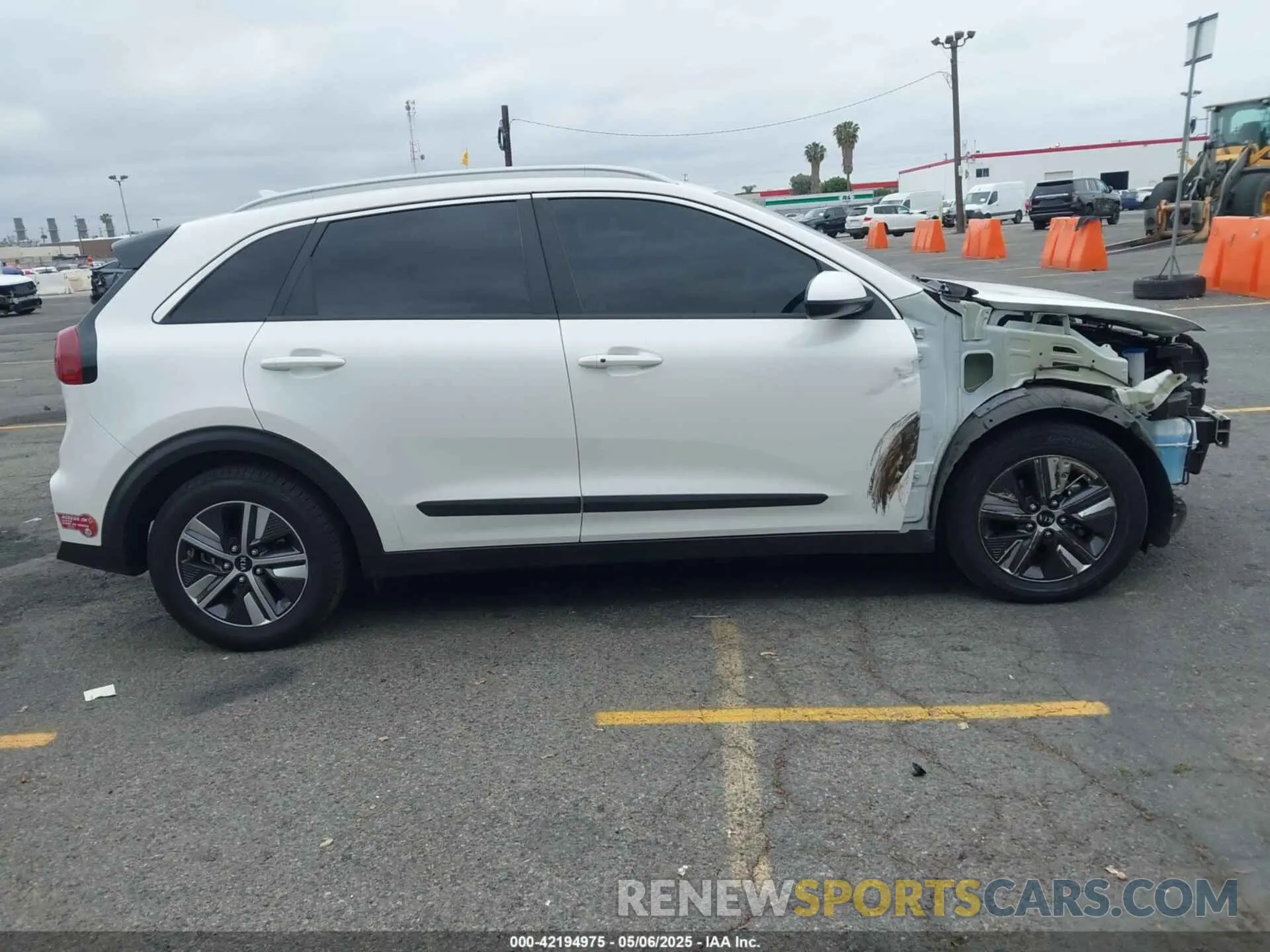 14 Photograph of a damaged car KNDCM3LD6L5403988 KIA NIRO PLUG-IN HYBRID 2020