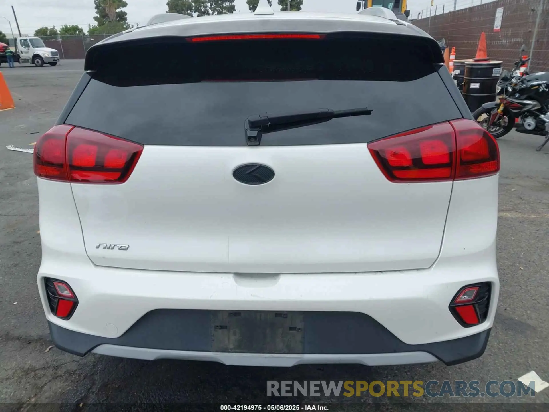 17 Photograph of a damaged car KNDCM3LD6L5403988 KIA NIRO PLUG-IN HYBRID 2020