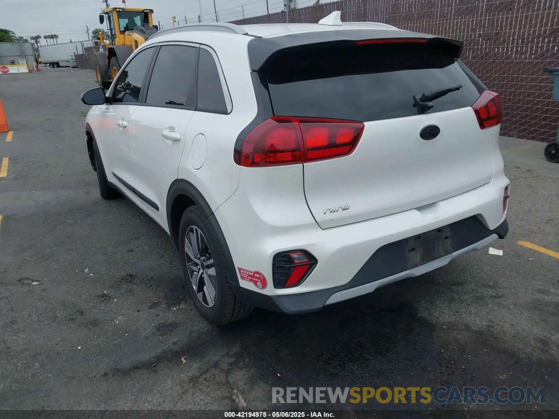 3 Photograph of a damaged car KNDCM3LD6L5403988 KIA NIRO PLUG-IN HYBRID 2020