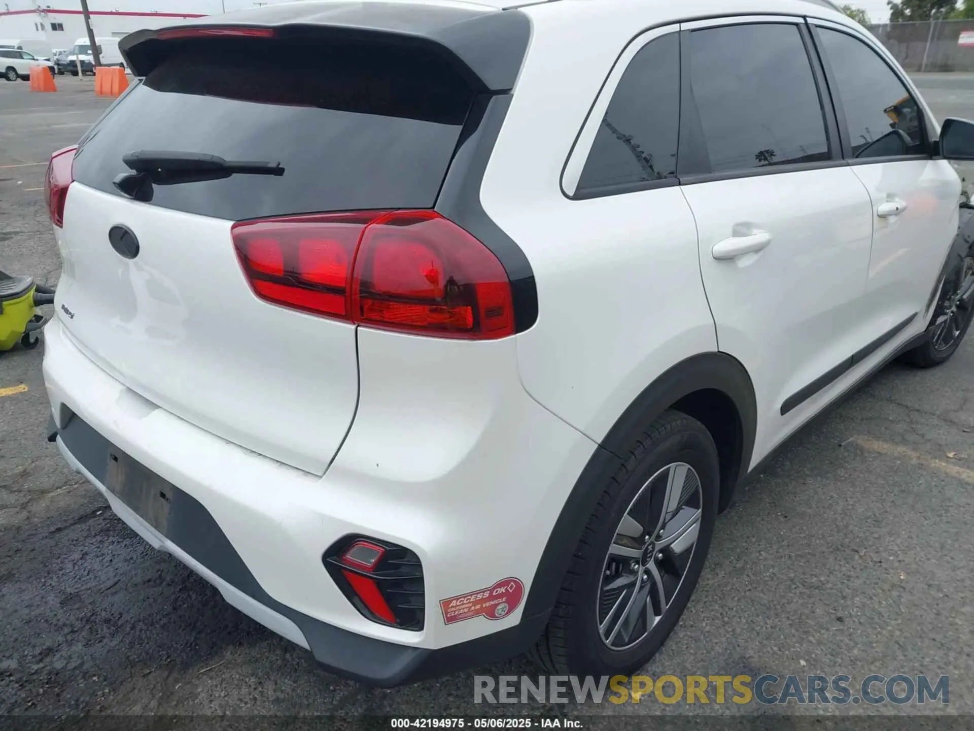 4 Photograph of a damaged car KNDCM3LD6L5403988 KIA NIRO PLUG-IN HYBRID 2020