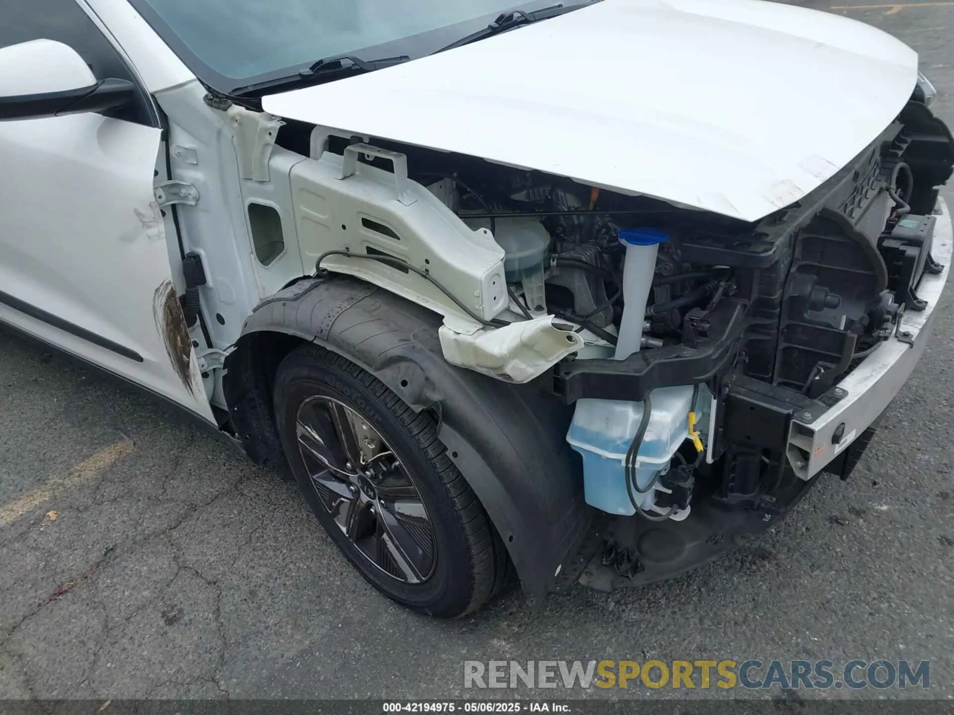 6 Photograph of a damaged car KNDCM3LD6L5403988 KIA NIRO PLUG-IN HYBRID 2020