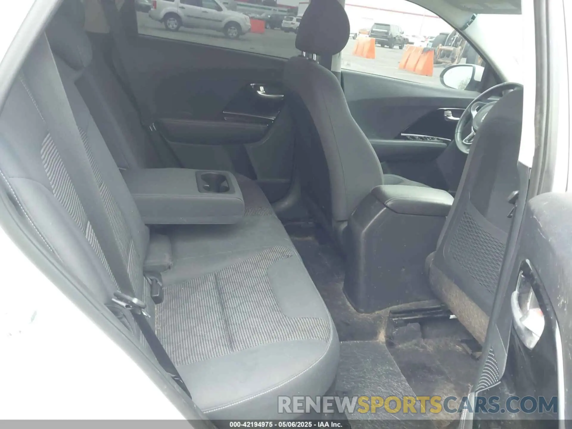 8 Photograph of a damaged car KNDCM3LD6L5403988 KIA NIRO PLUG-IN HYBRID 2020