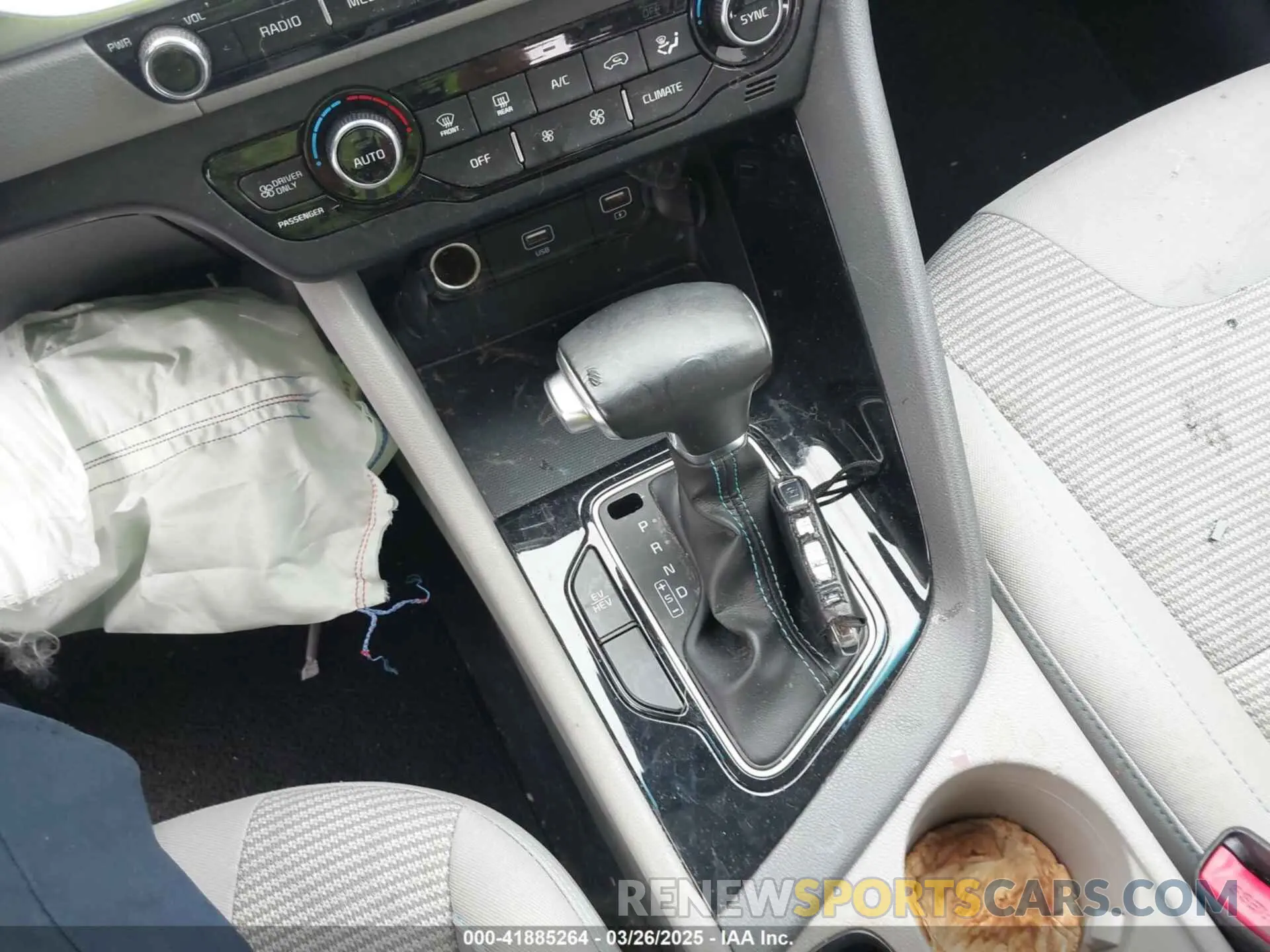 11 Photograph of a damaged car KNDCM3LD6M5474044 KIA NIRO PLUG-IN HYBRID 2021