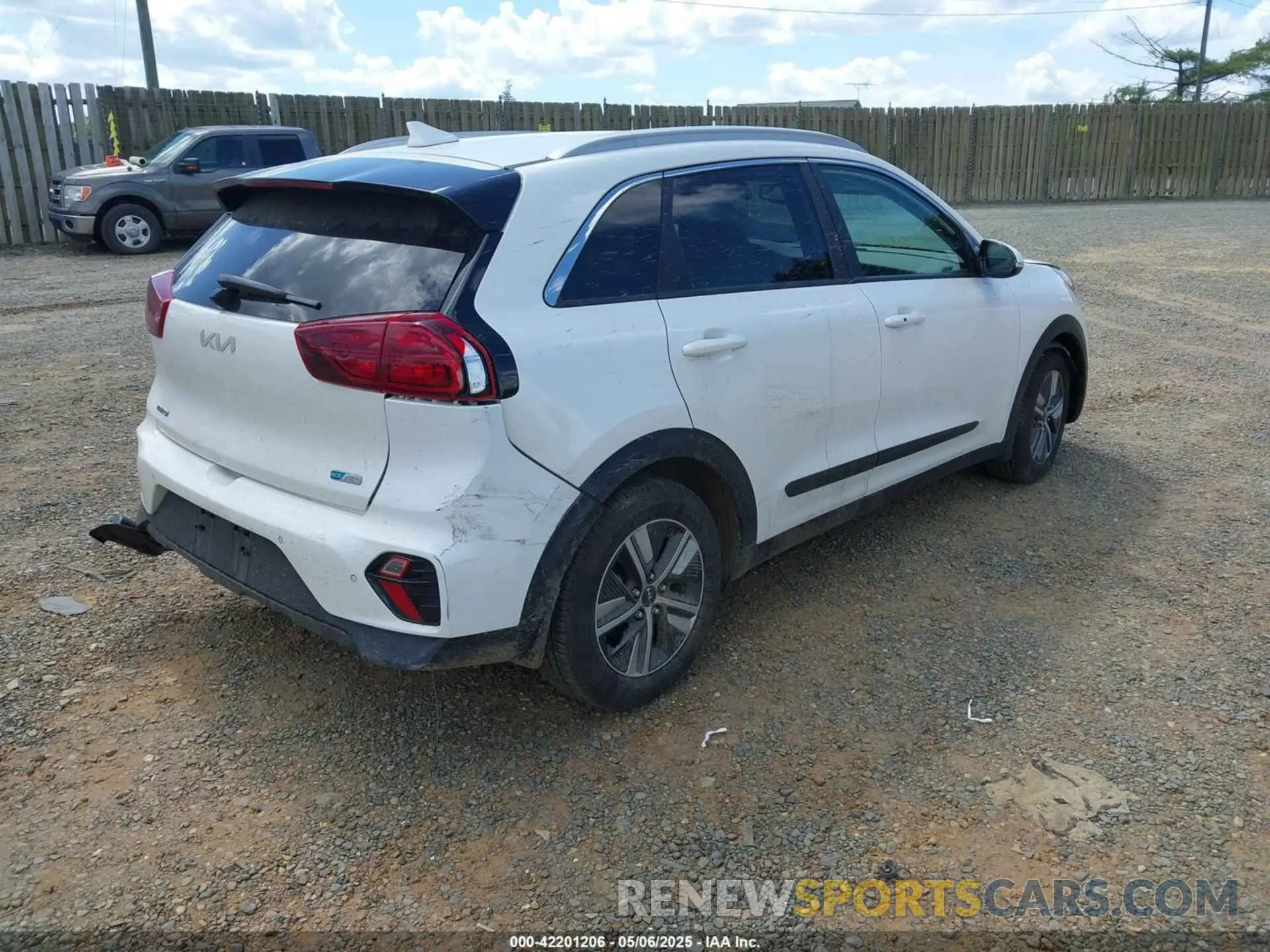 4 Photograph of a damaged car KNDCC3LD9N5504948 KIA NIRO PLUG-IN HYBRID 2022