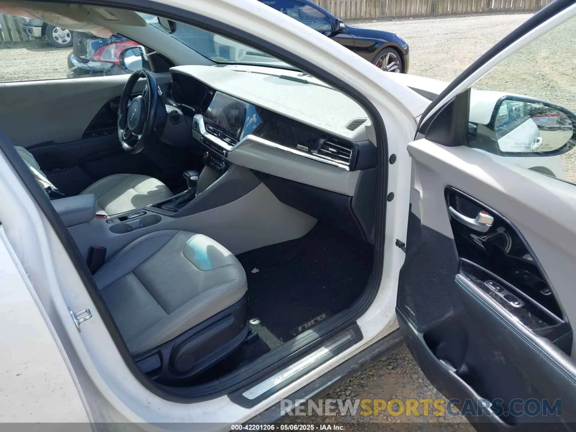 5 Photograph of a damaged car KNDCC3LD9N5504948 KIA NIRO PLUG-IN HYBRID 2022