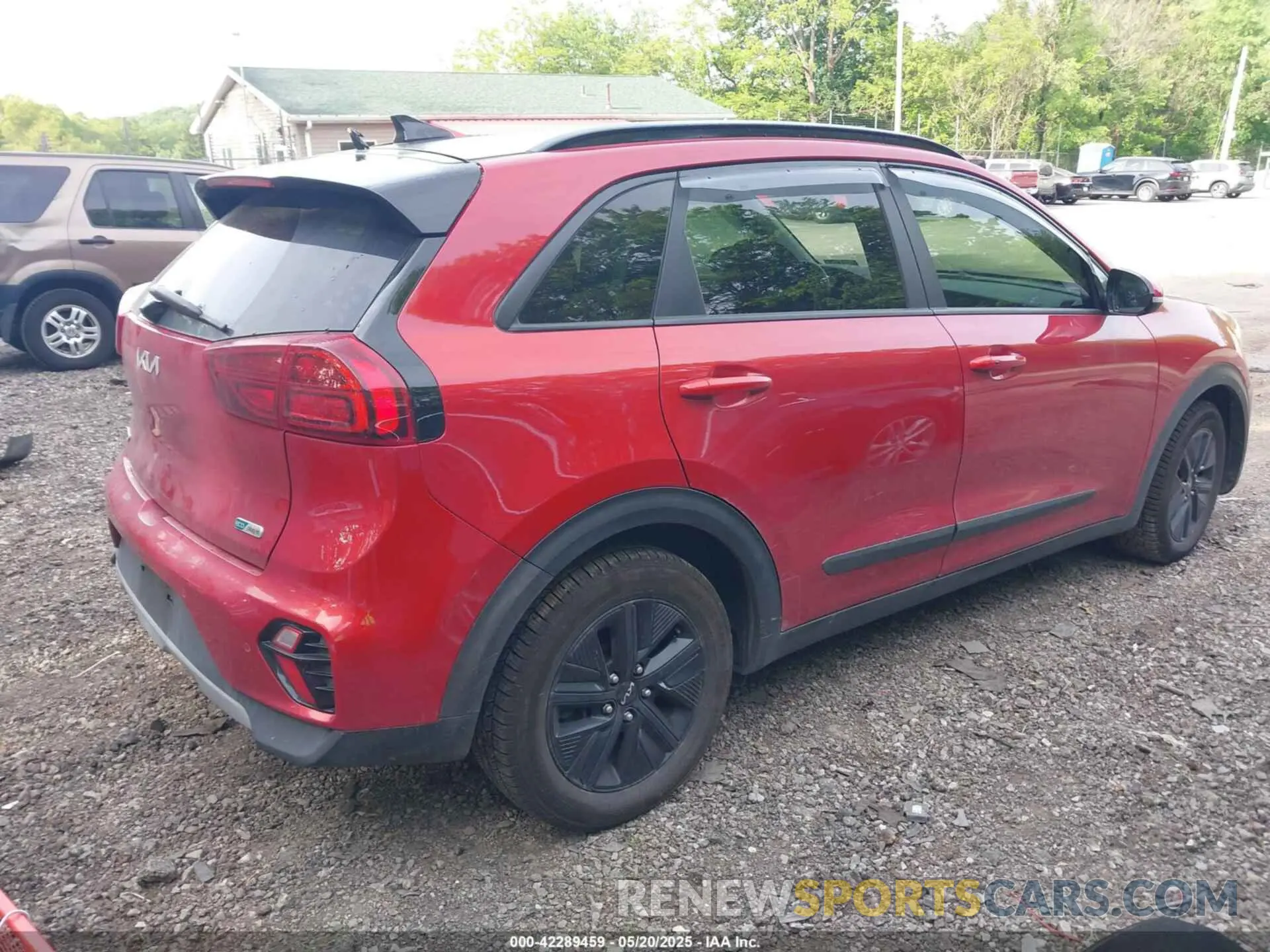 4 Photograph of a damaged car KNDCC3LD9N5532538 KIA NIRO PLUG-IN HYBRID 2022