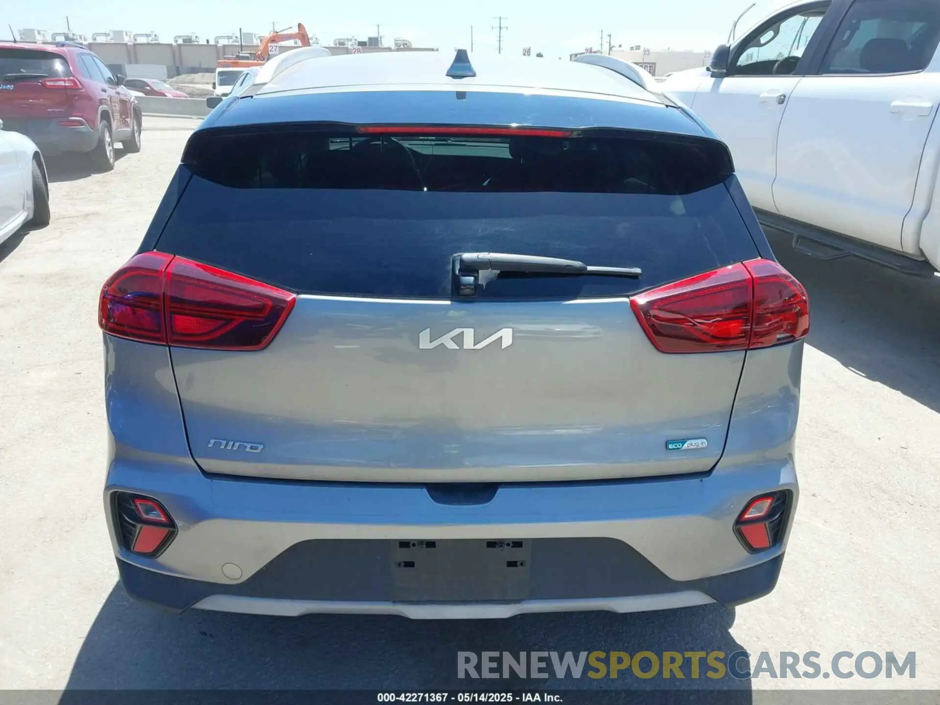 17 Photograph of a damaged car KNDCD3LD1N5498852 KIA NIRO PLUG-IN HYBRID 2022