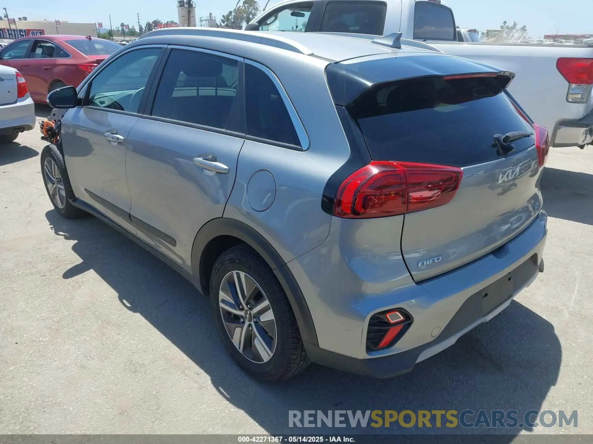 3 Photograph of a damaged car KNDCD3LD1N5498852 KIA NIRO PLUG-IN HYBRID 2022