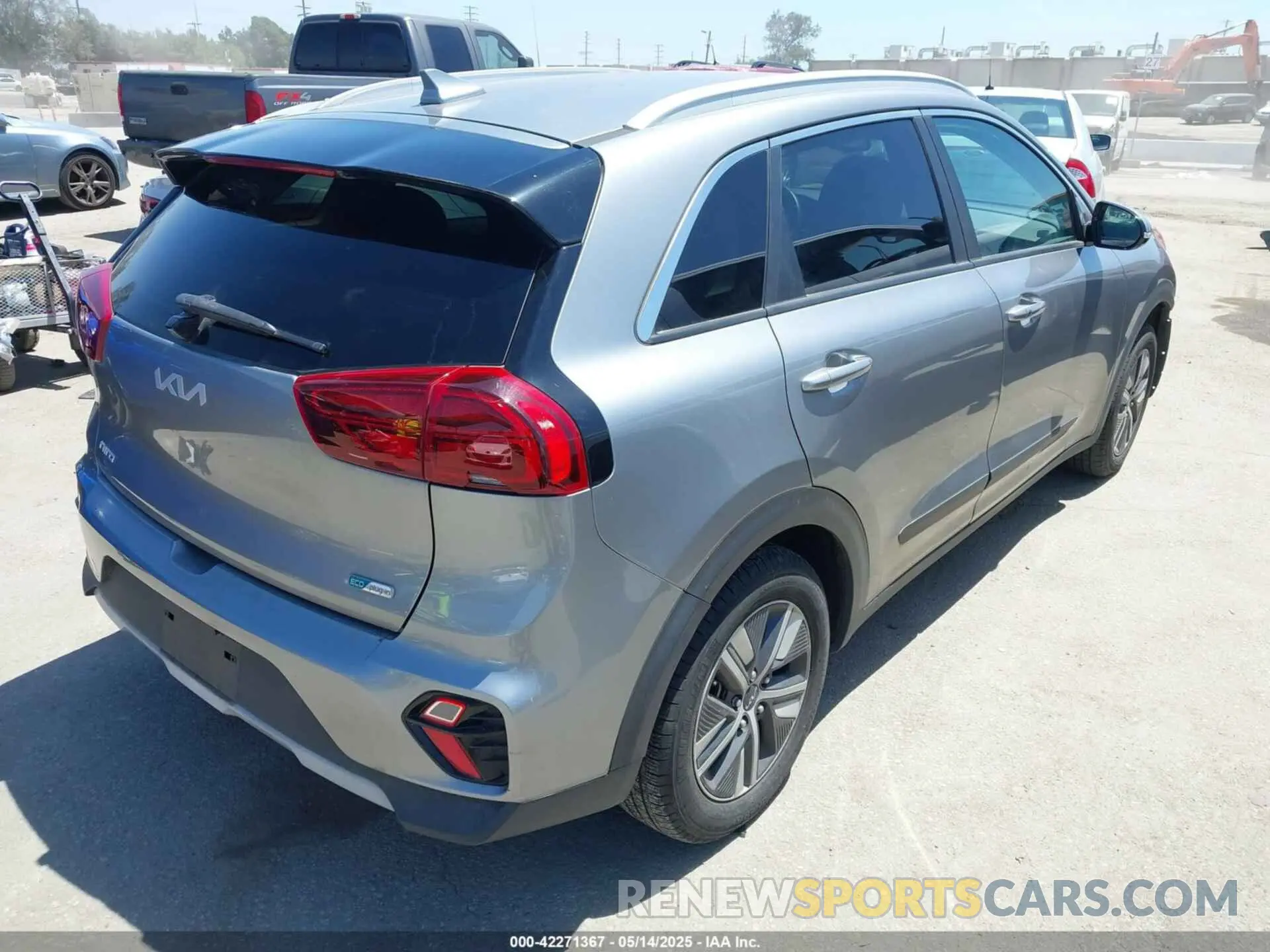 4 Photograph of a damaged car KNDCD3LD1N5498852 KIA NIRO PLUG-IN HYBRID 2022