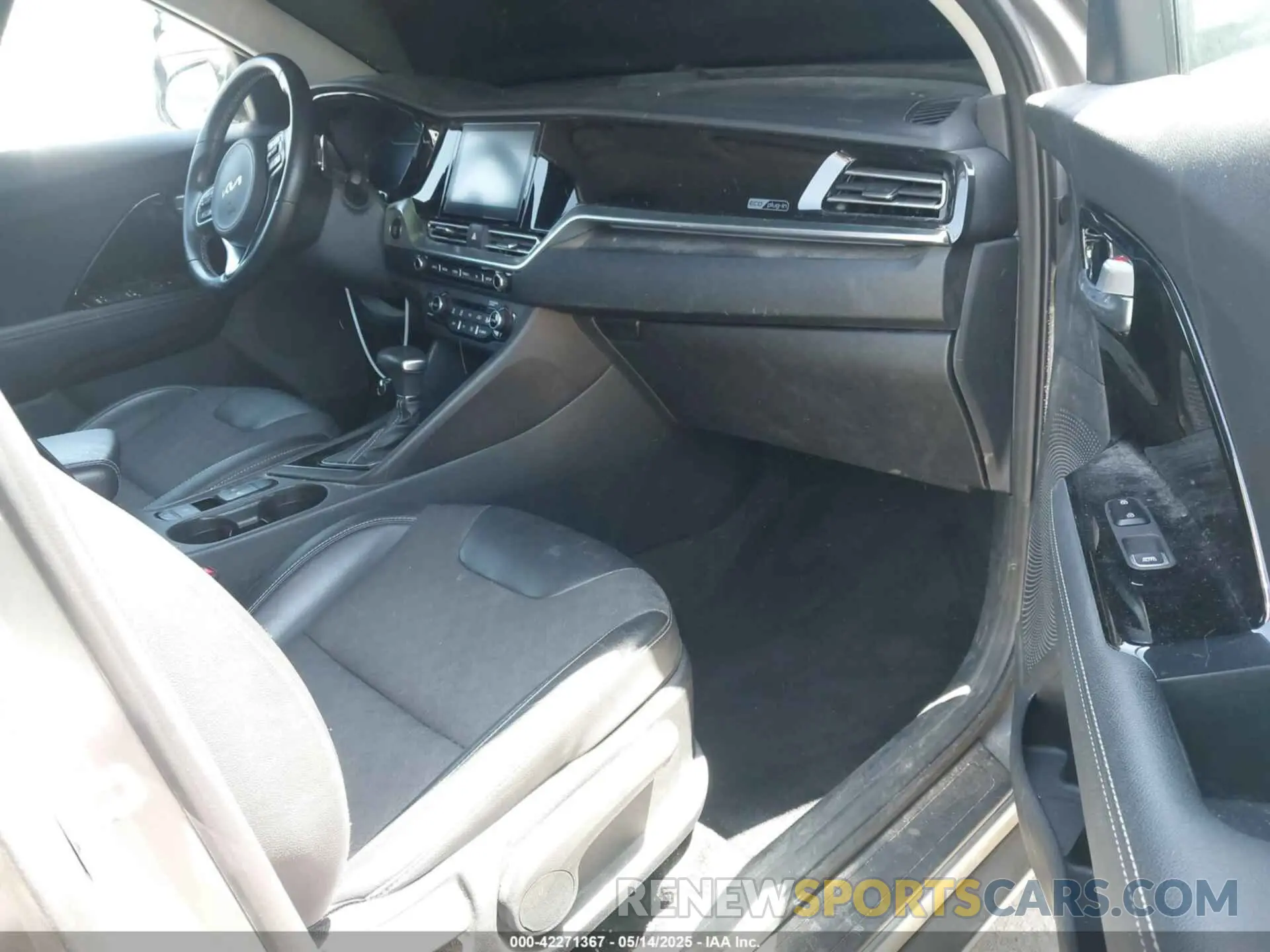 5 Photograph of a damaged car KNDCD3LD1N5498852 KIA NIRO PLUG-IN HYBRID 2022