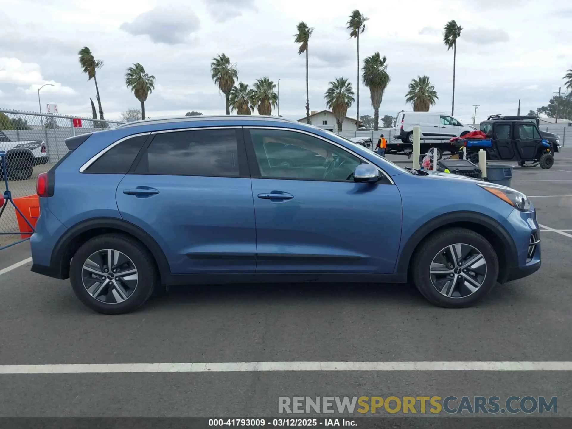 13 Photograph of a damaged car KNDCD3LD3N5520866 KIA NIRO PLUG-IN HYBRID 2022
