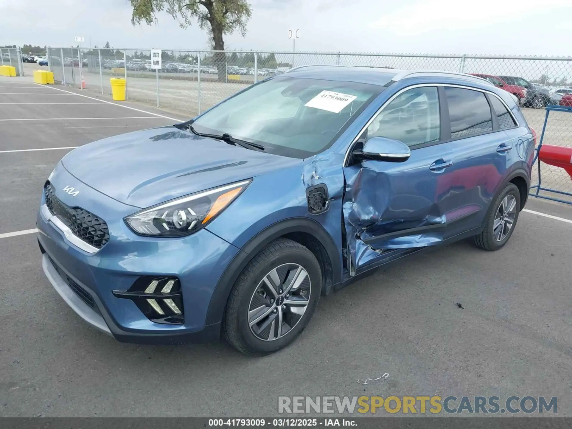 2 Photograph of a damaged car KNDCD3LD3N5520866 KIA NIRO PLUG-IN HYBRID 2022
