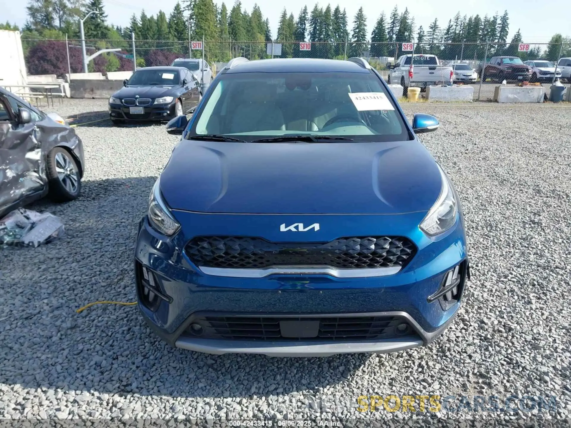 12 Photograph of a damaged car KNDCD3LD8N5530549 KIA NIRO PLUG-IN HYBRID 2022