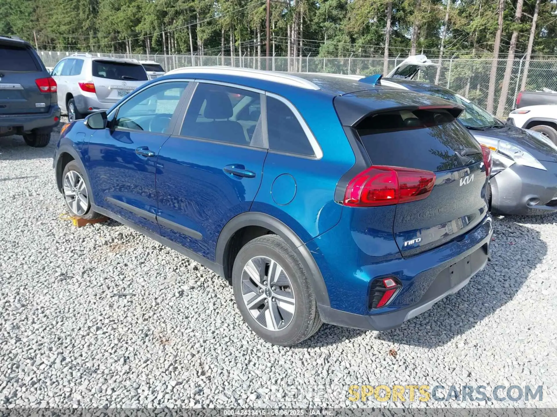 3 Photograph of a damaged car KNDCD3LD8N5530549 KIA NIRO PLUG-IN HYBRID 2022