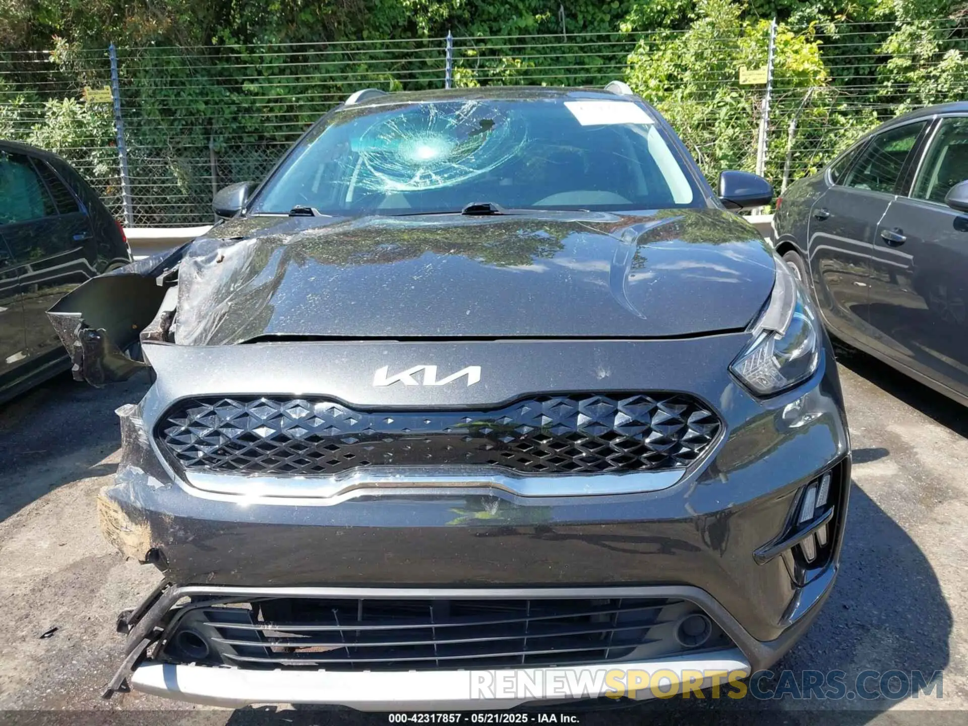 12 Photograph of a damaged car KNDCM3LD0N5515317 KIA NIRO PLUG-IN HYBRID 2022