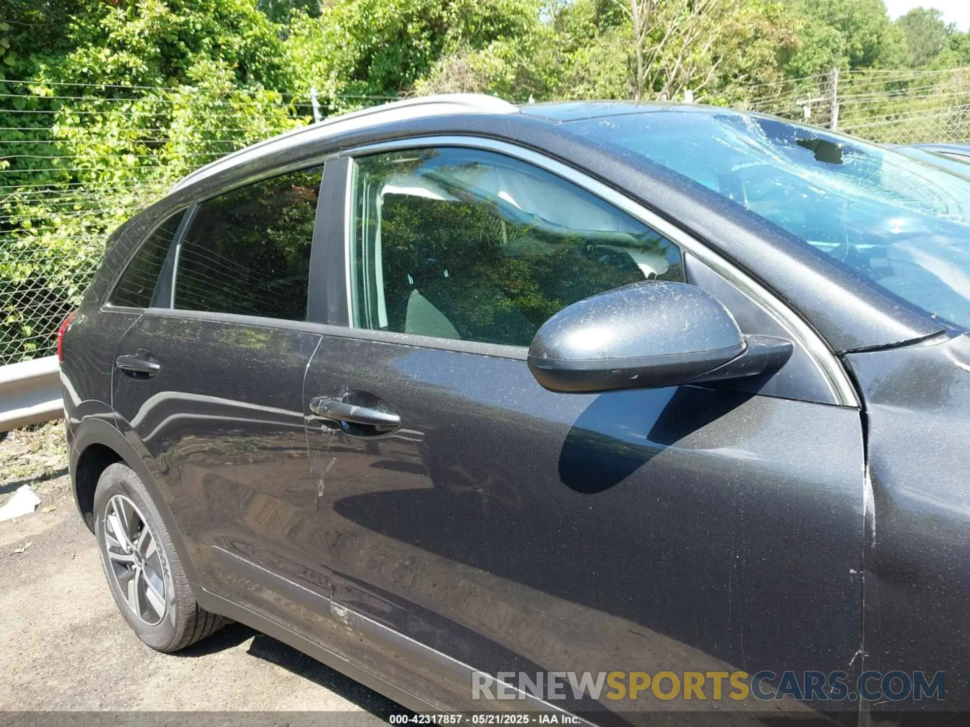 13 Photograph of a damaged car KNDCM3LD0N5515317 KIA NIRO PLUG-IN HYBRID 2022