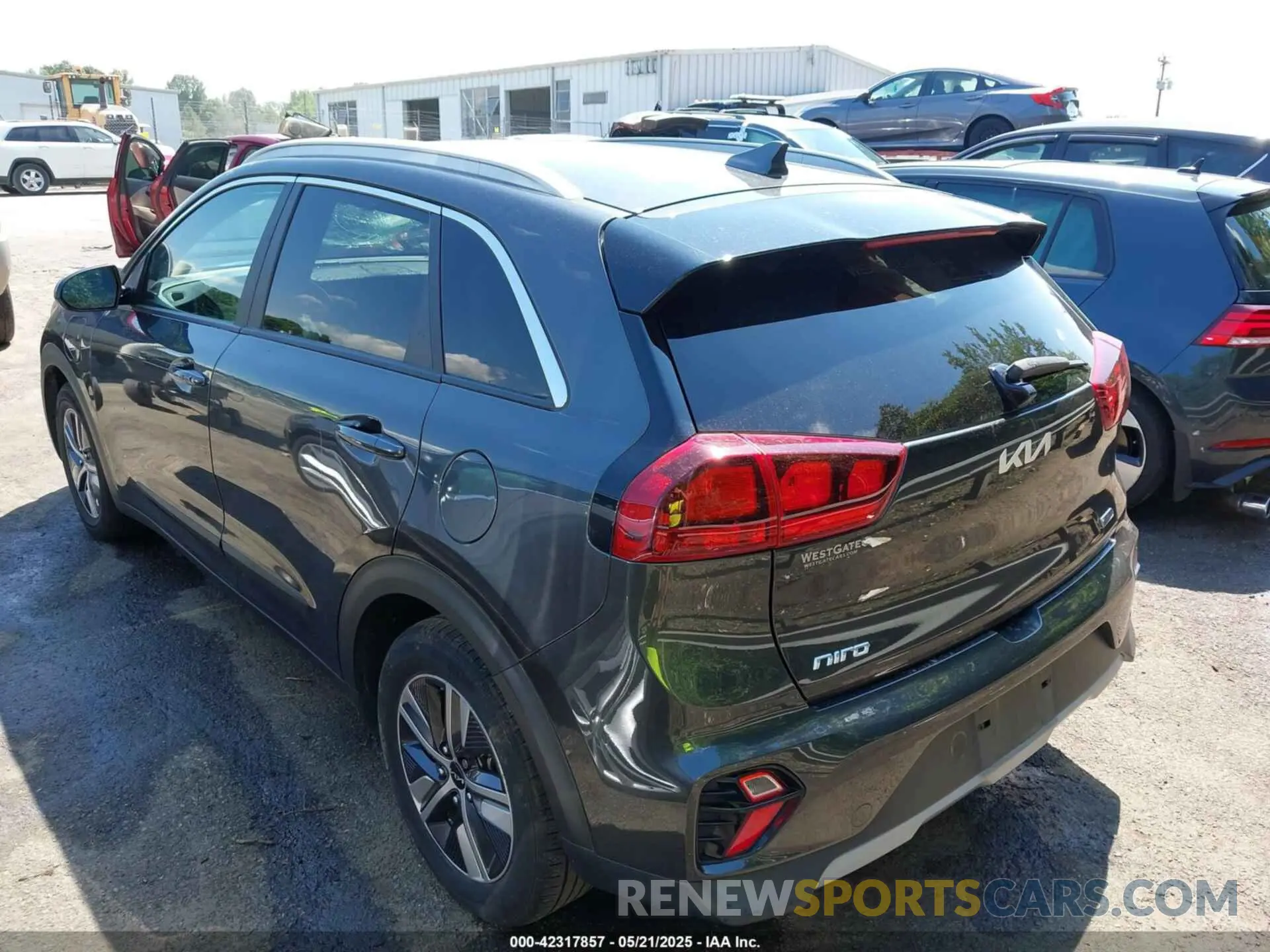 3 Photograph of a damaged car KNDCM3LD0N5515317 KIA NIRO PLUG-IN HYBRID 2022