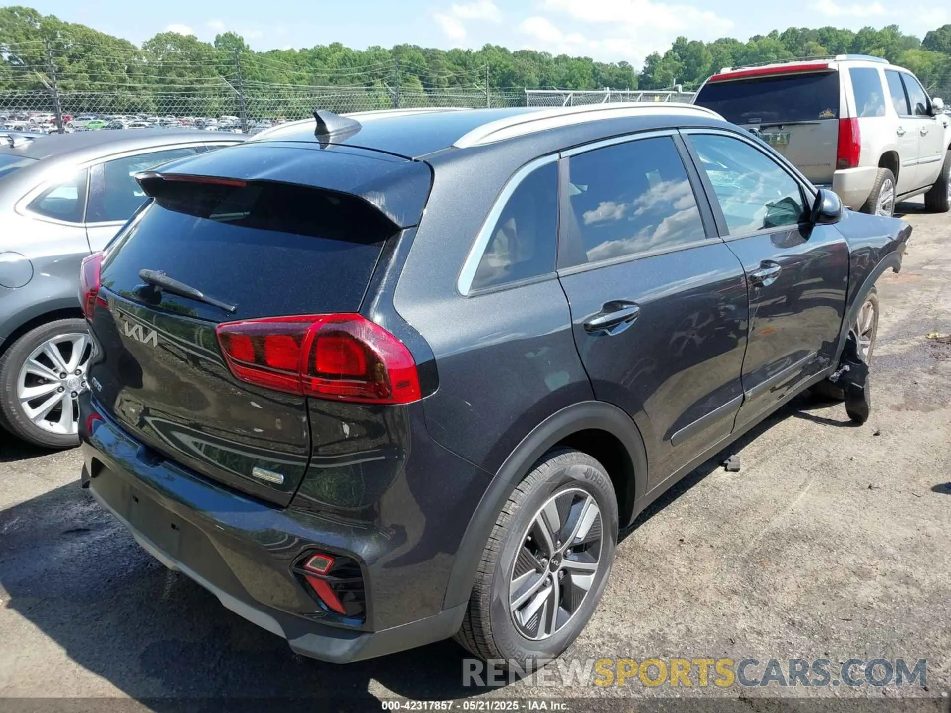 4 Photograph of a damaged car KNDCM3LD0N5515317 KIA NIRO PLUG-IN HYBRID 2022