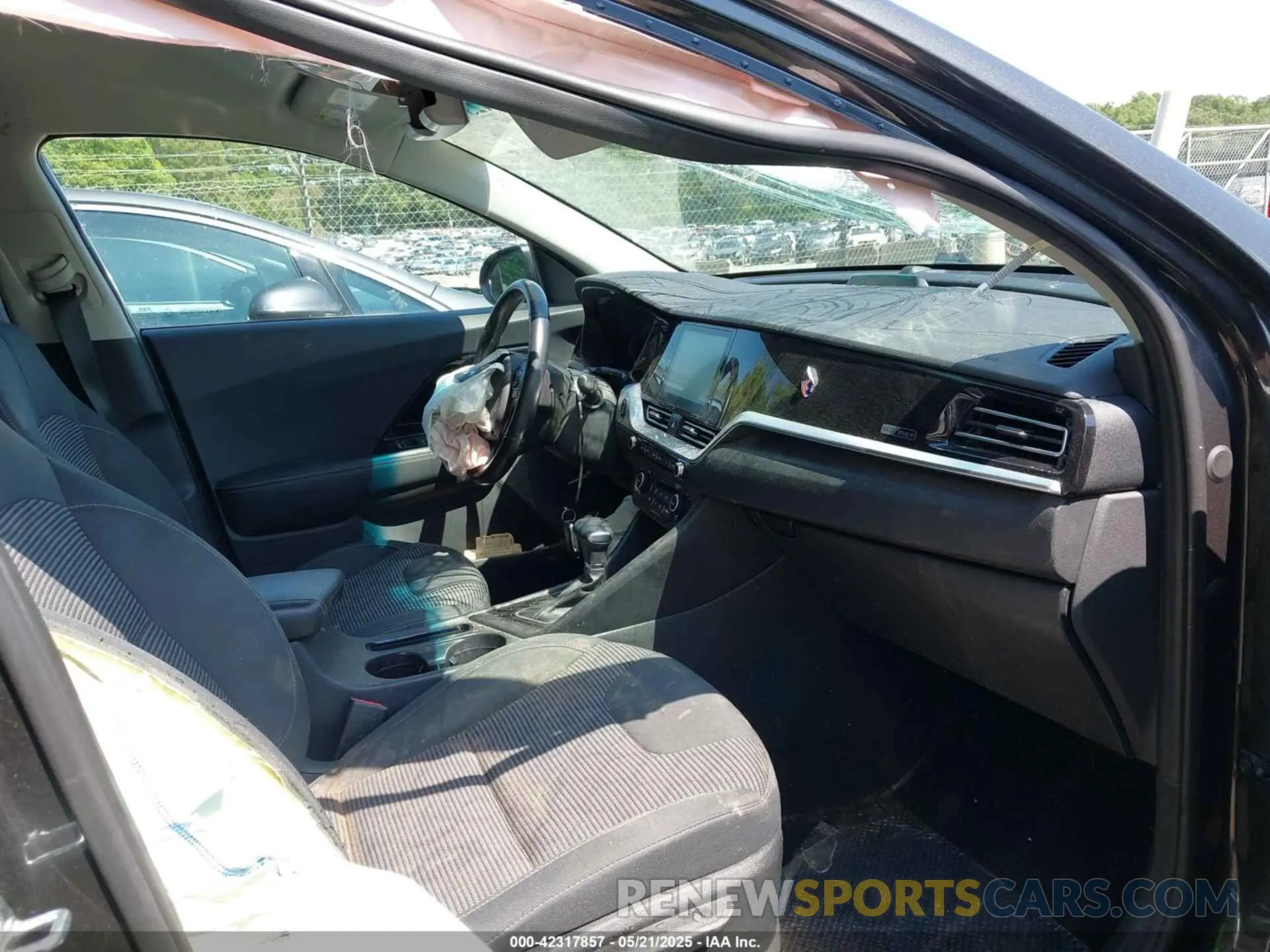 5 Photograph of a damaged car KNDCM3LD0N5515317 KIA NIRO PLUG-IN HYBRID 2022