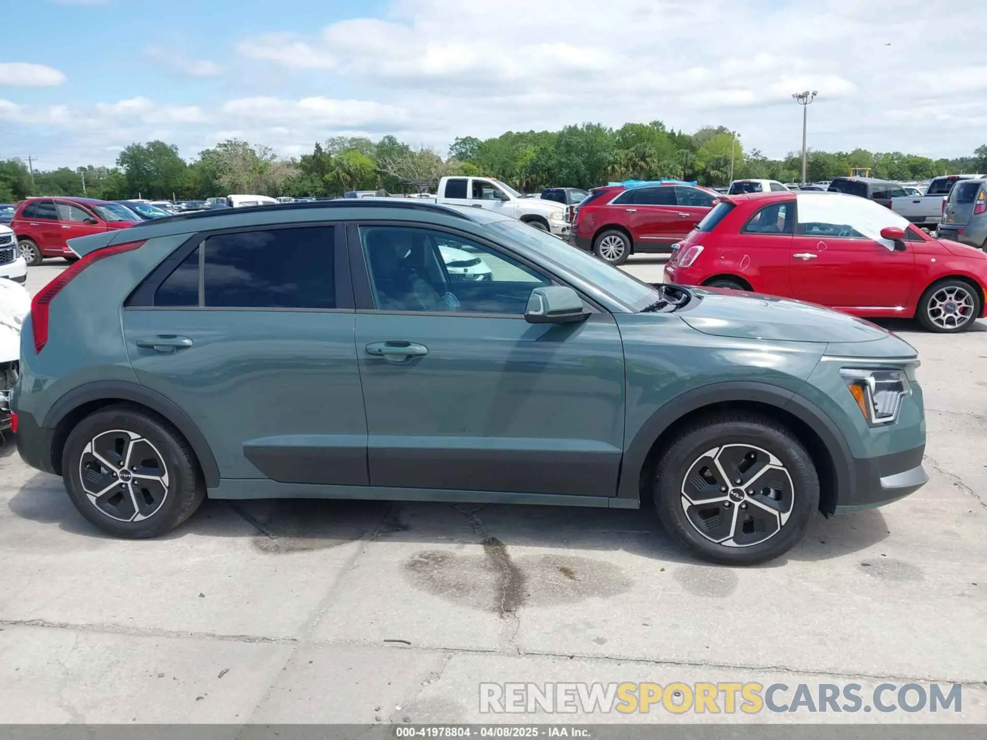 13 Photograph of a damaged car KNDCS3LF1P5067597 KIA NIRO PLUG-IN HYBRID 2023