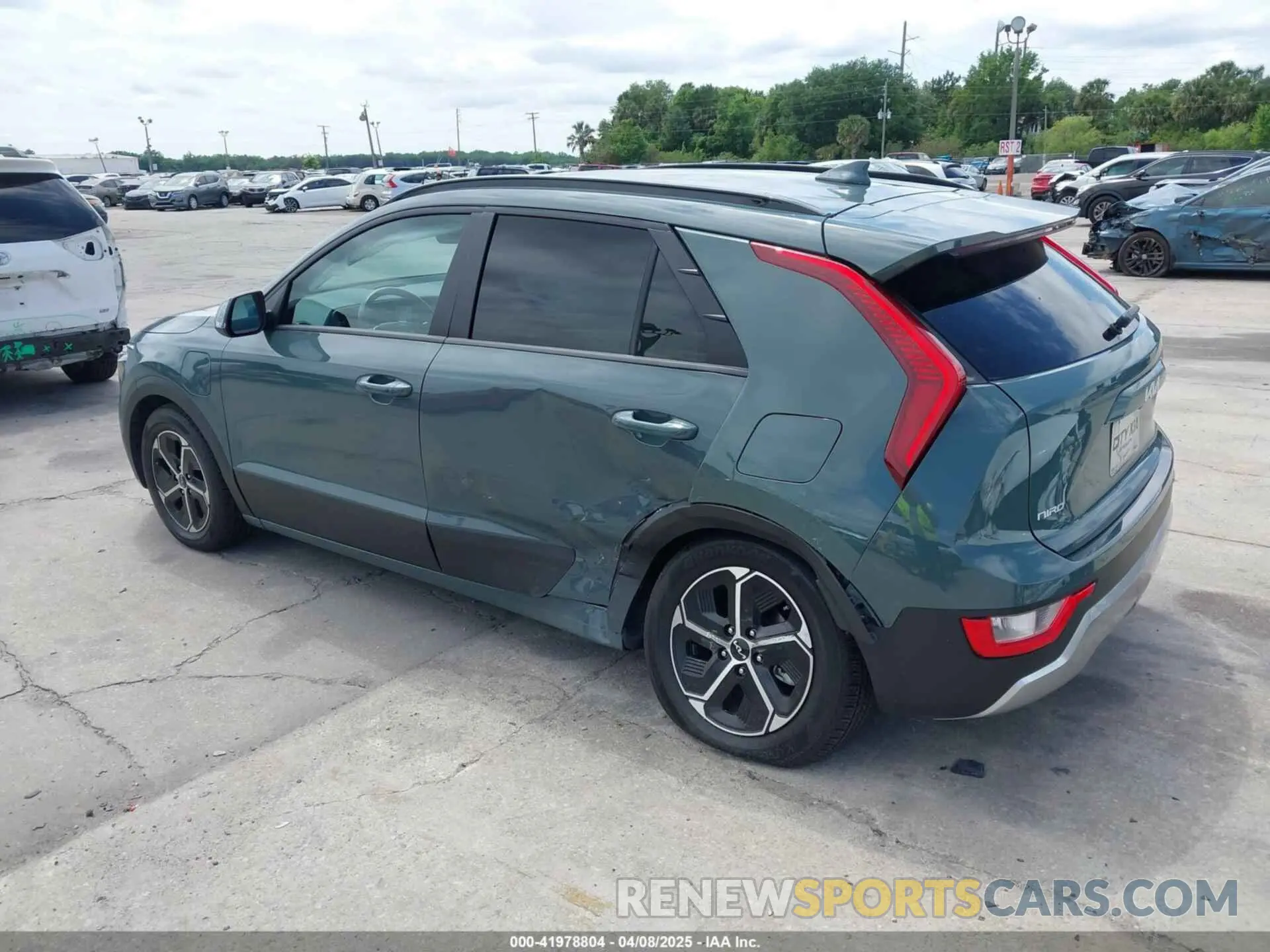 3 Photograph of a damaged car KNDCS3LF1P5067597 KIA NIRO PLUG-IN HYBRID 2023