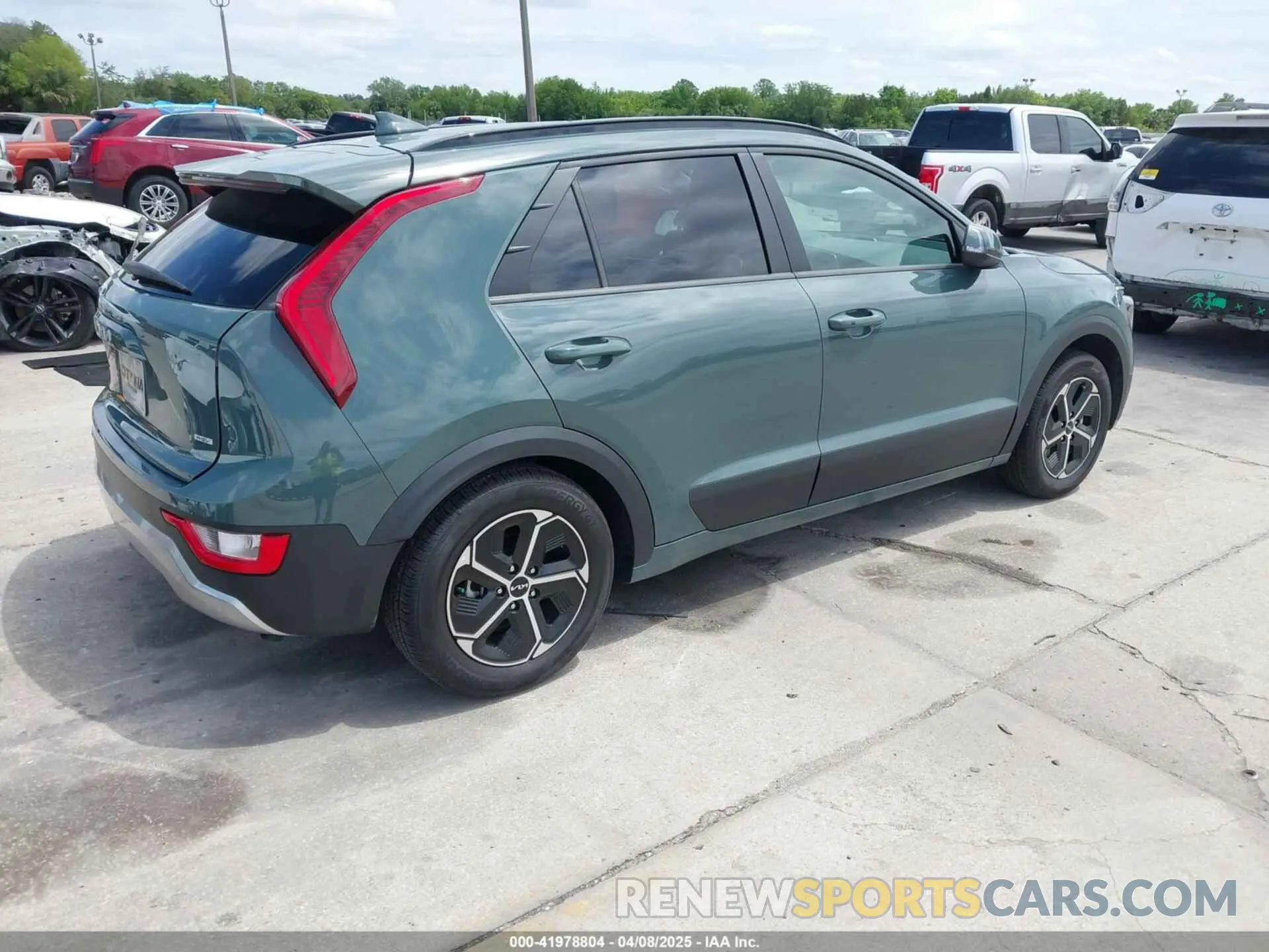 4 Photograph of a damaged car KNDCS3LF1P5067597 KIA NIRO PLUG-IN HYBRID 2023