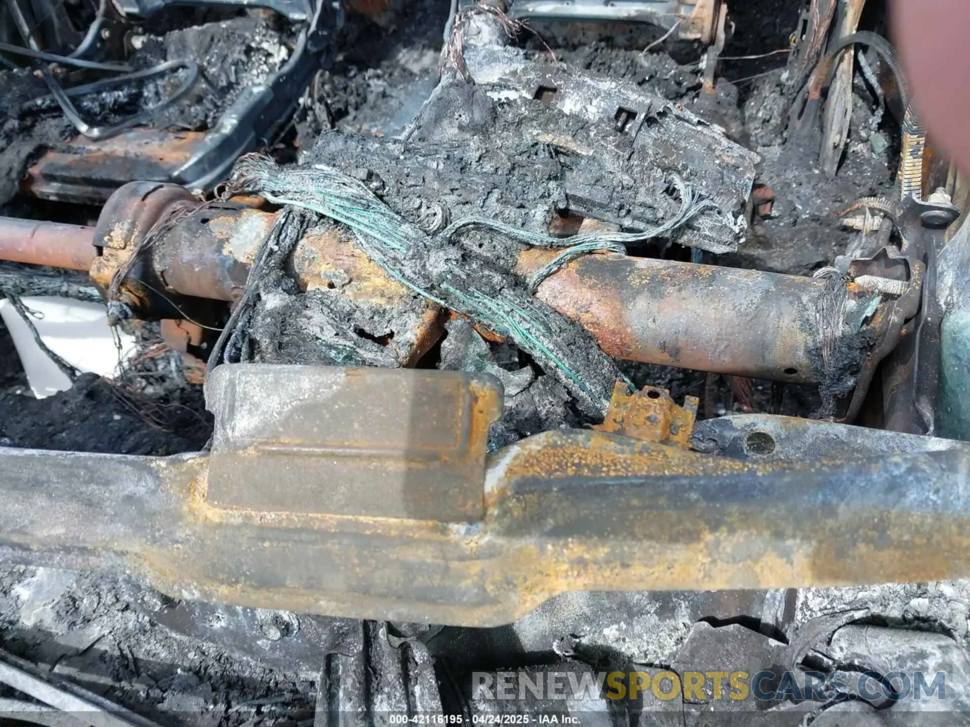 9 Photograph of a damaged car KNDCS3LF3R5124238 KIA NIRO PLUG-IN HYBRID 2024