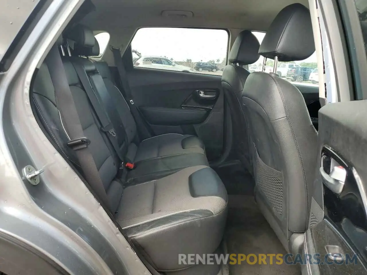 11 Photograph of a damaged car KNDCC3LG0N5161196 KIA NIRO S 2022