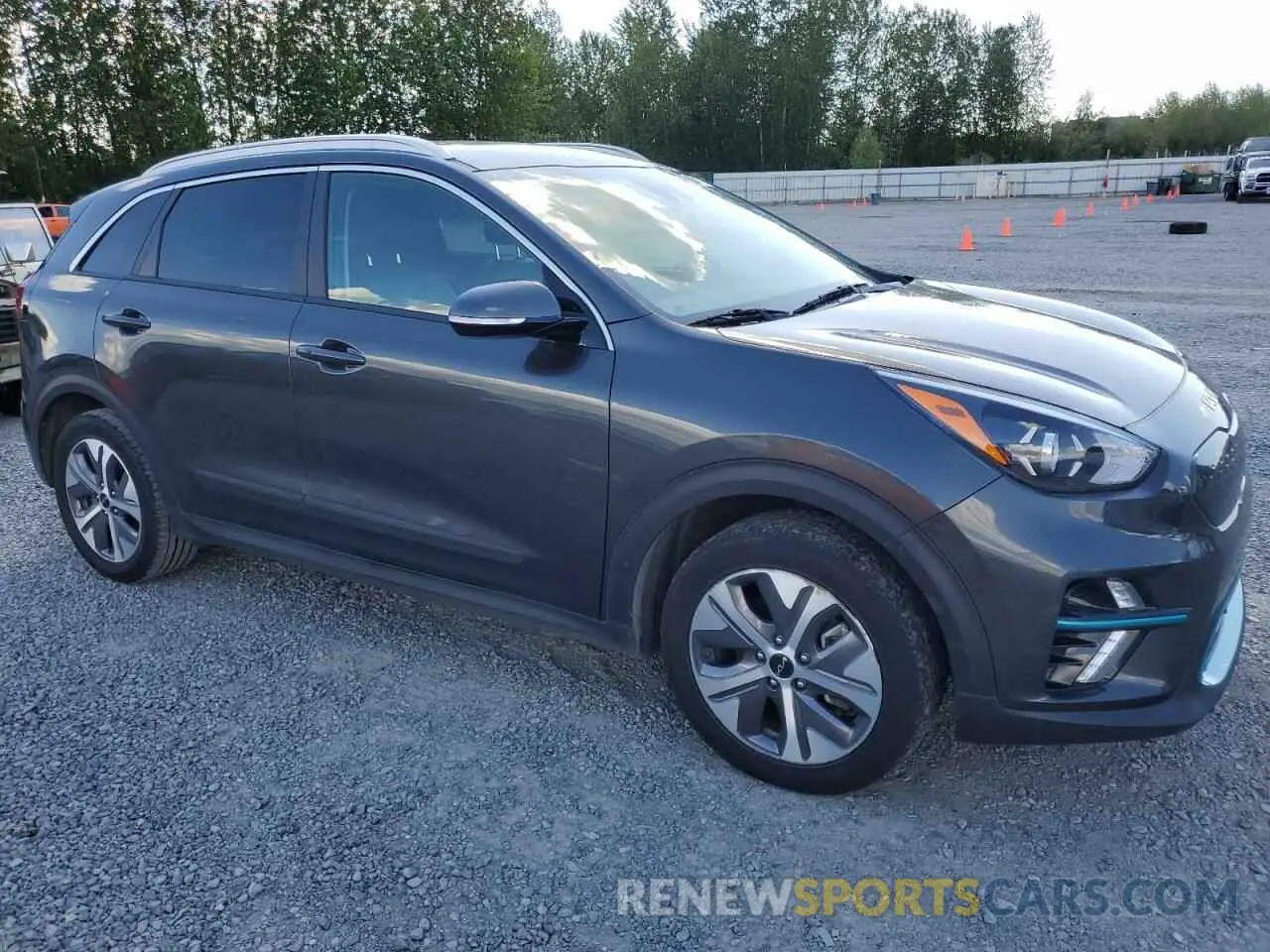 4 Photograph of a damaged car KNDCC3LG1N5116302 KIA NIRO S 2022