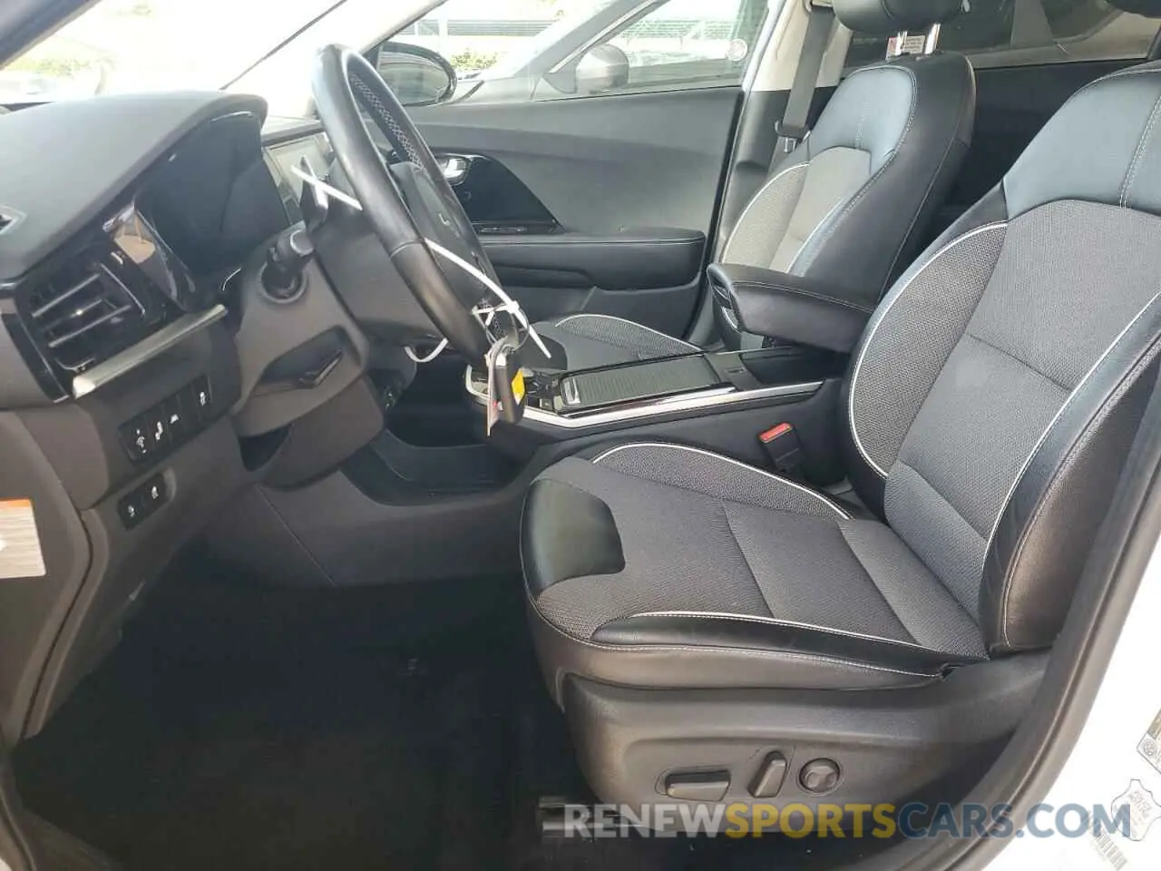 7 Photograph of a damaged car KNDCC3LG1N5161272 KIA NIRO S 2022